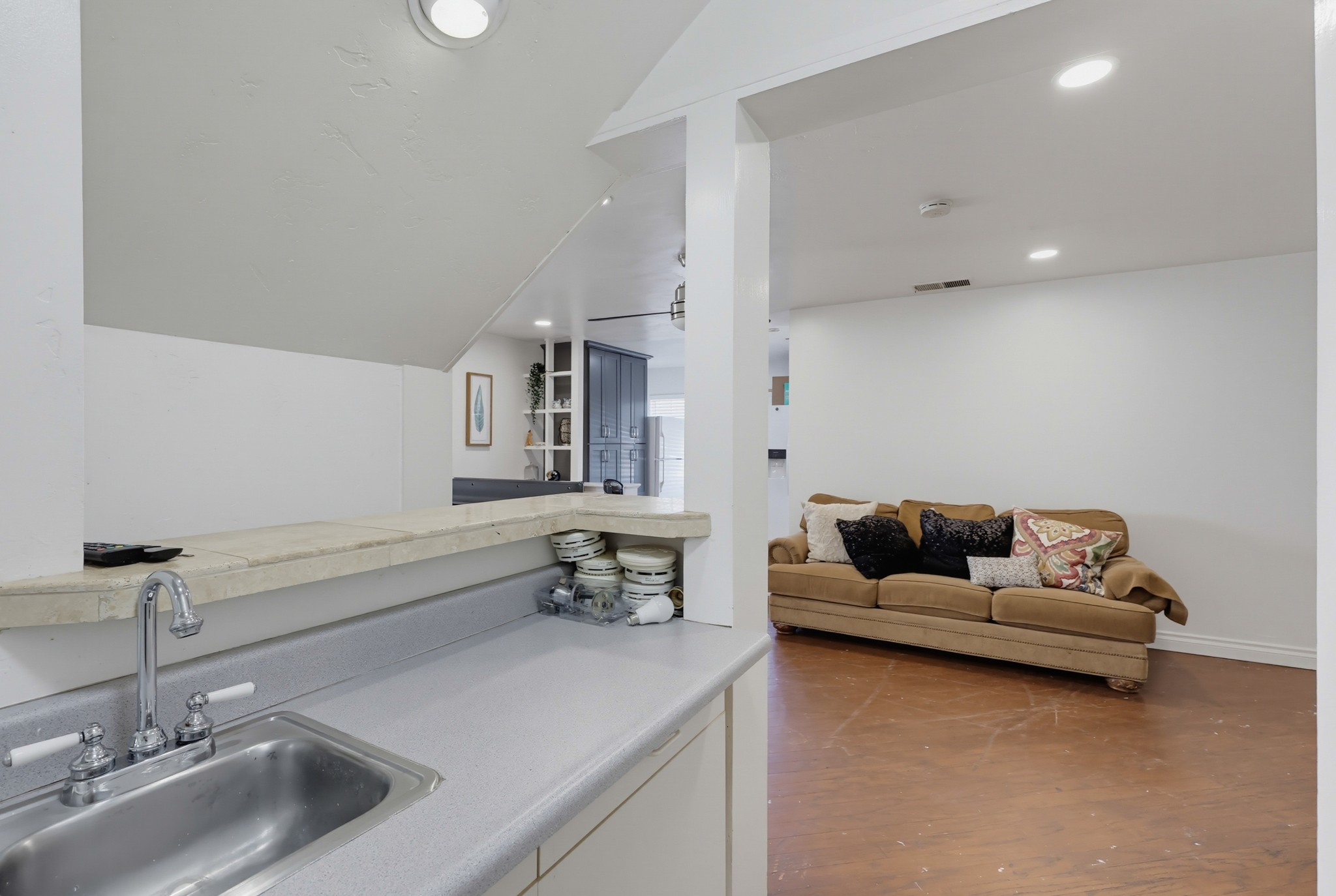 Virtual tour photo 8 of 50 for 5230 Tipton St