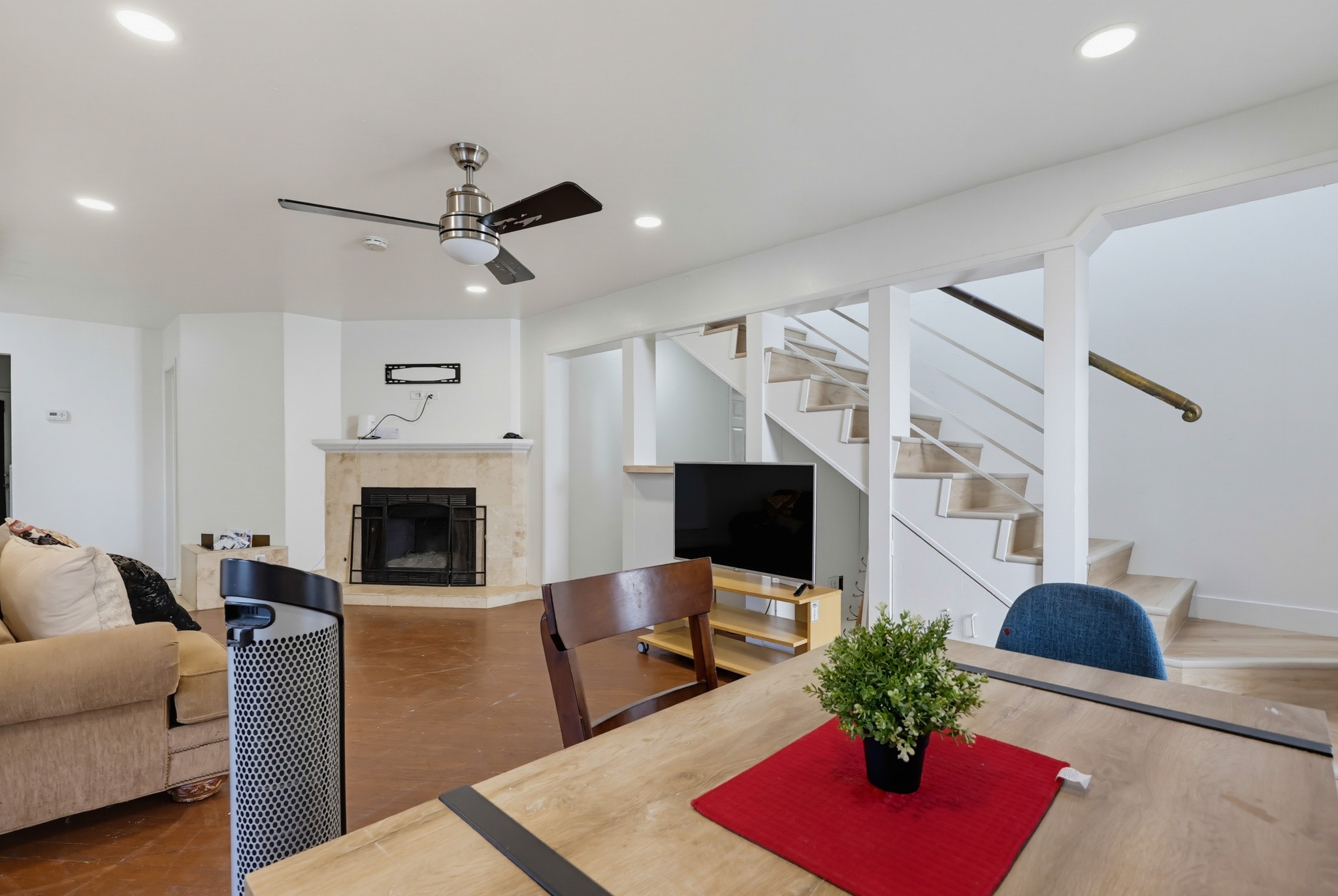 Virtual tour photo 13 of 50 for 5230 Tipton St