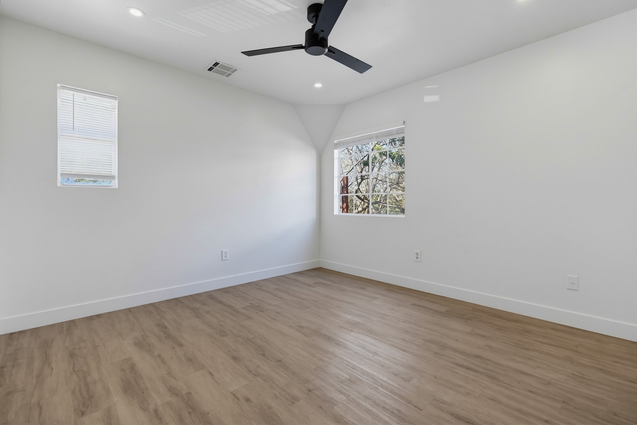 Virtual tour photo 23 of 50 for 5230 Tipton St
