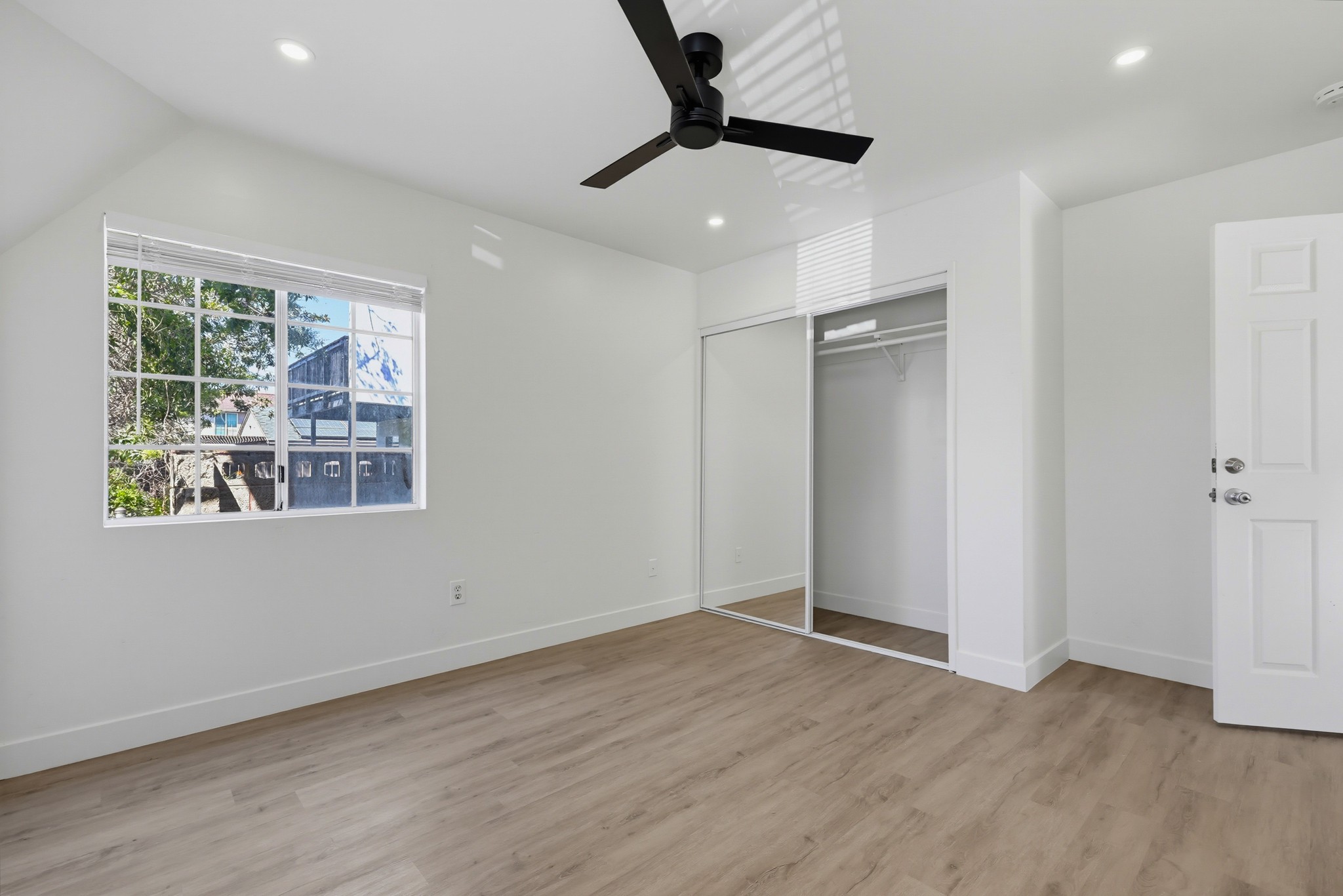 Virtual tour photo 24 of 50 for 5230 Tipton St