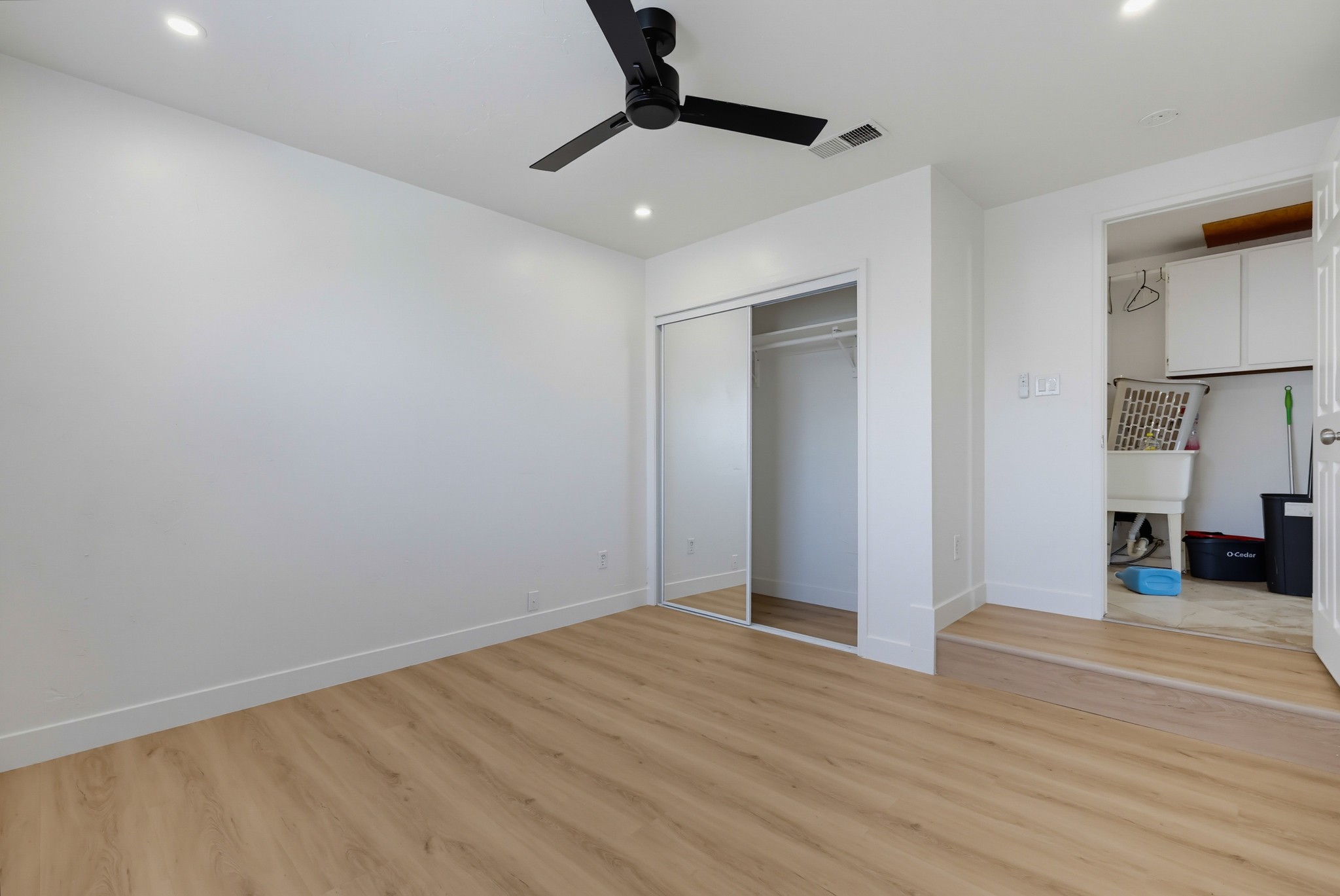 Virtual tour photo 27 of 50 for 5230 Tipton St