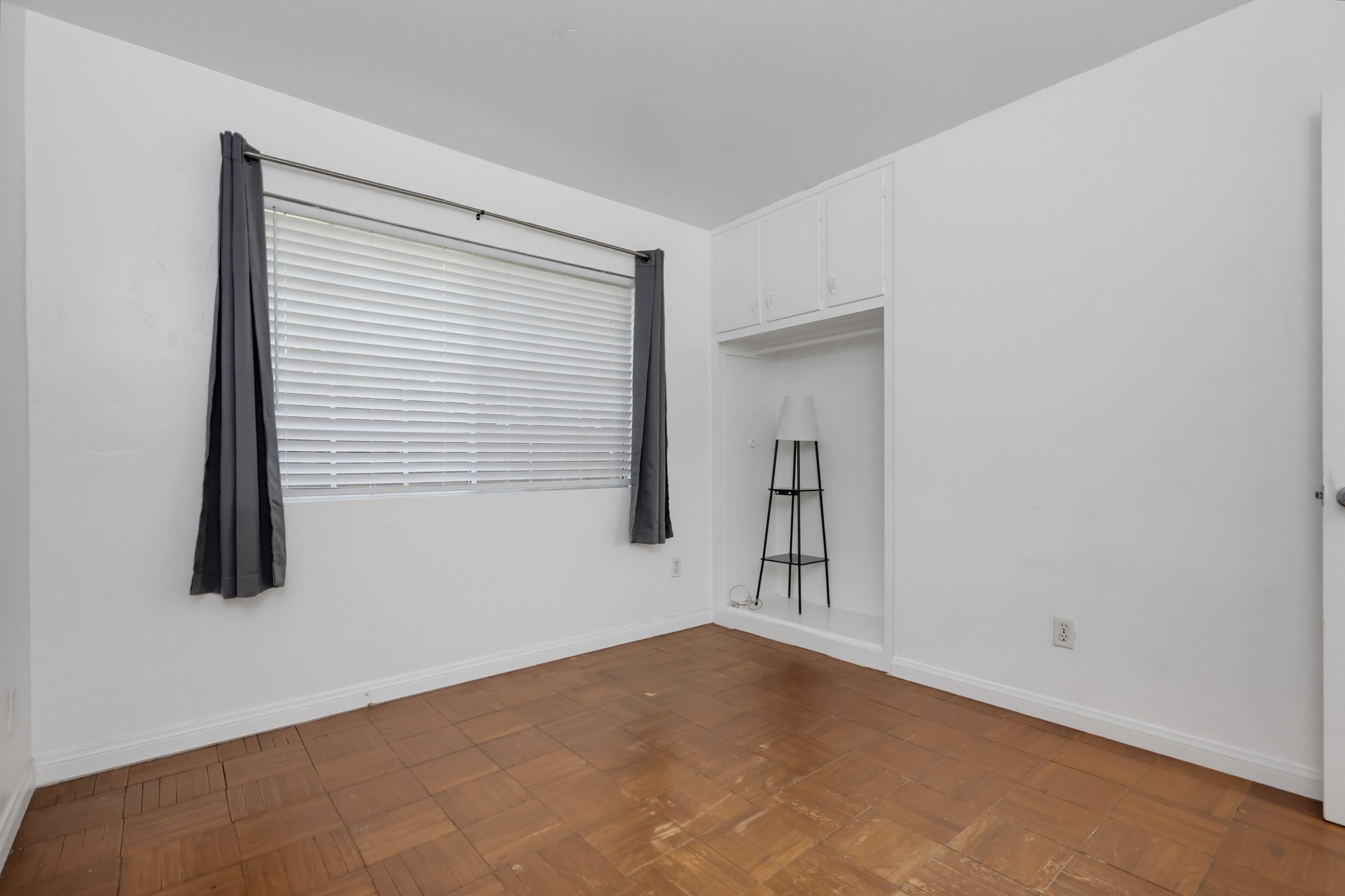 Virtual tour photo 32 of 50 for 5230 Tipton St