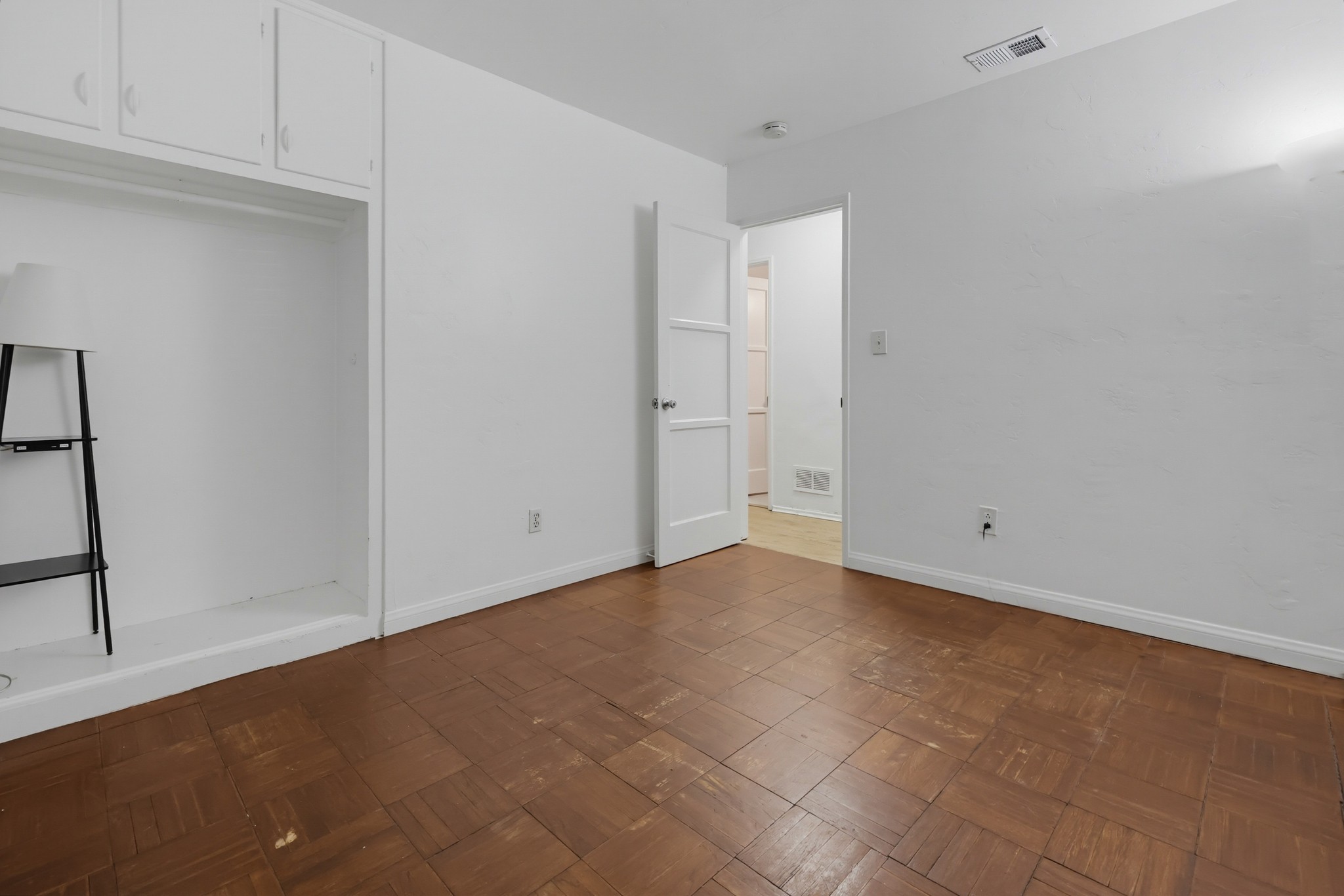 Virtual tour photo 33 of 50 for 5230 Tipton St