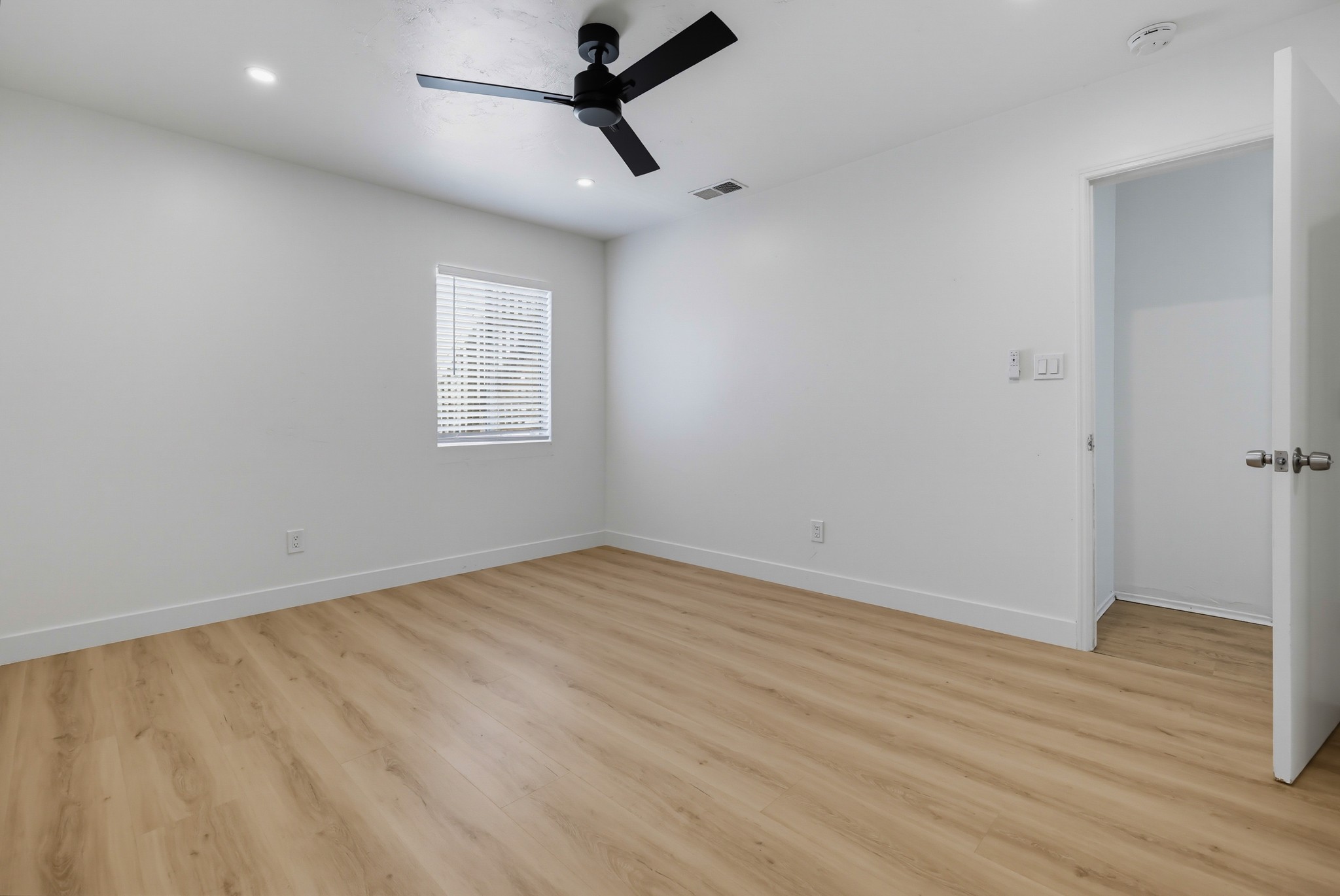 Virtual tour photo 35 of 50 for 5230 Tipton St