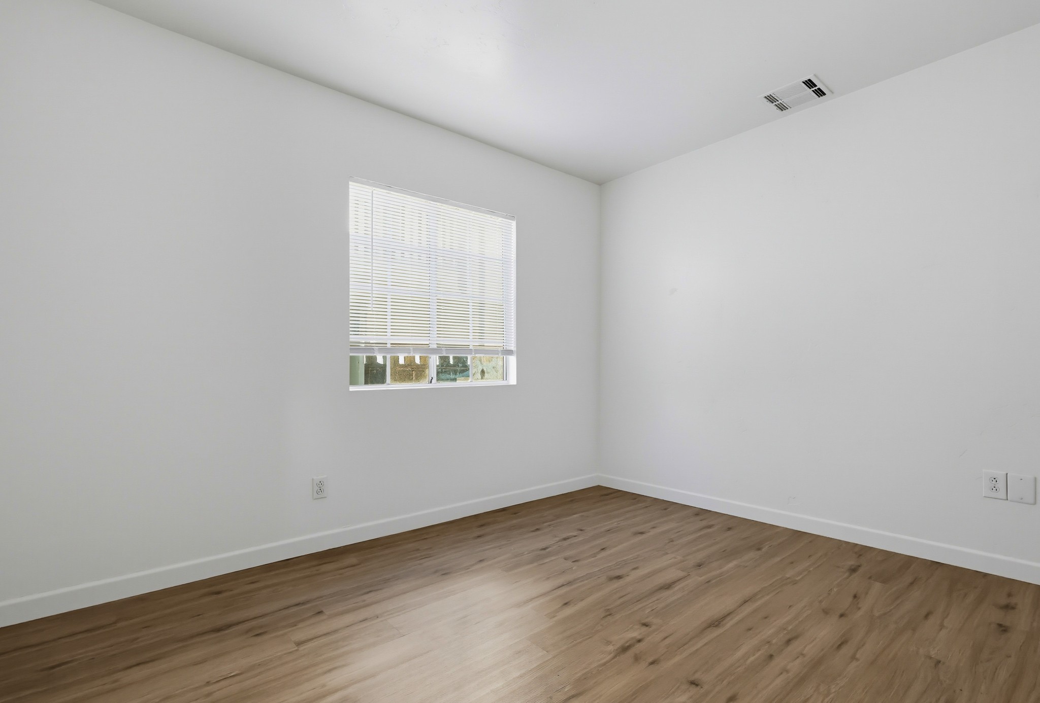 Virtual tour photo 37 of 50 for 5230 Tipton St
