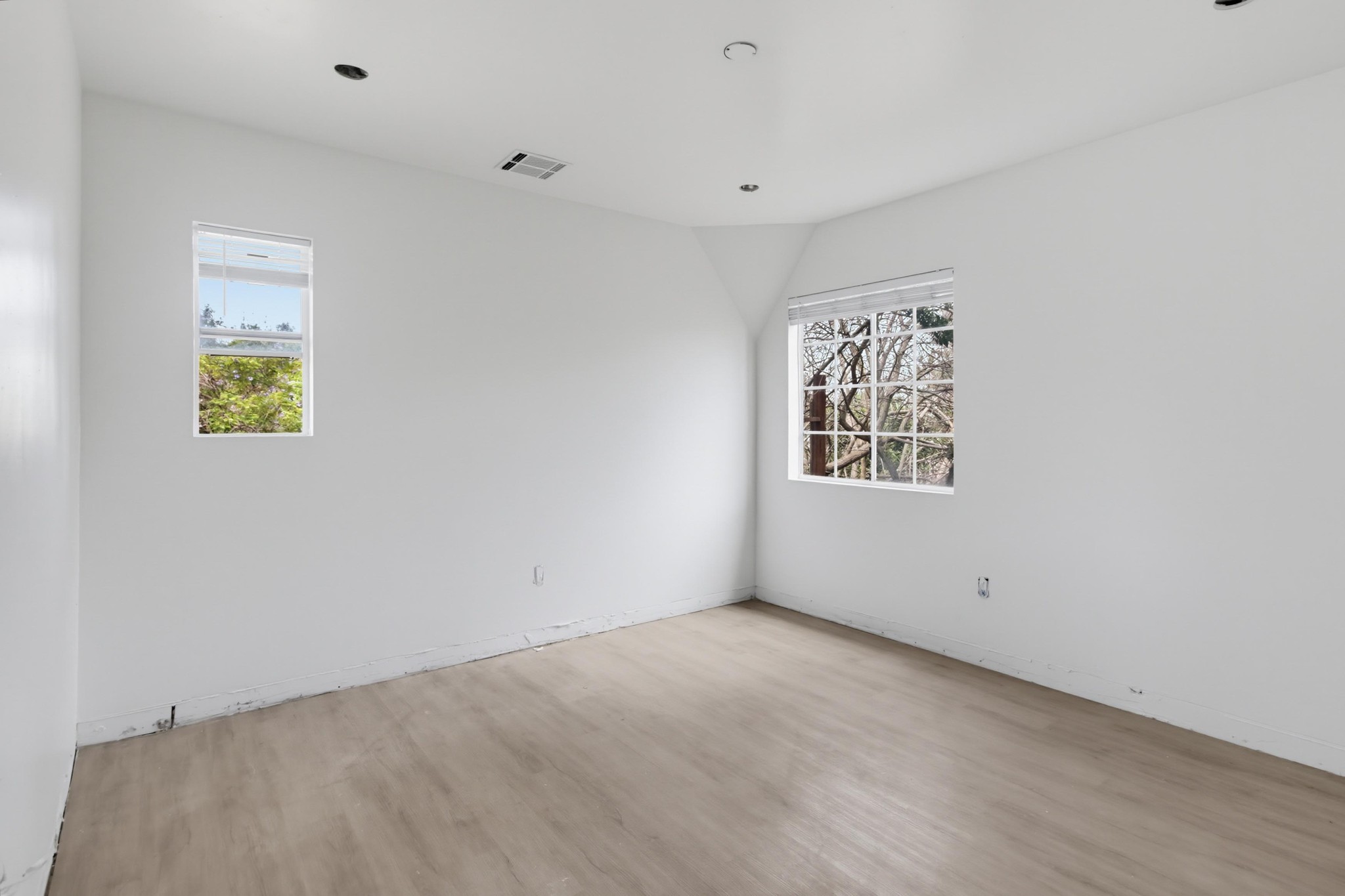 Virtual tour photo 22 of 41 for 5230 Tipton St