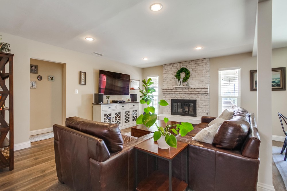 Virtual tour photo 10 of 57 for 5231 Jamestown Rd