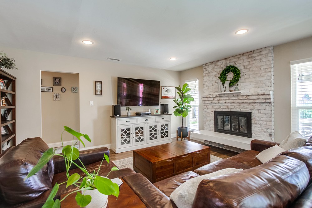 Virtual tour photo 11 of 57 for 5231 Jamestown Rd