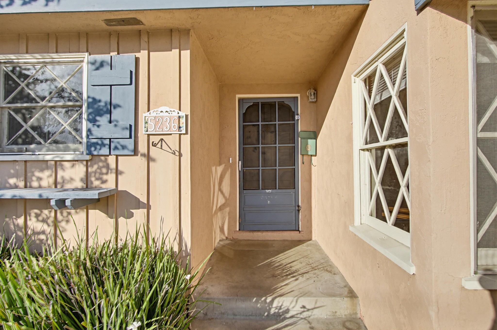 Virtual tour photo 6 of 65 for 5236 Lewison Ave