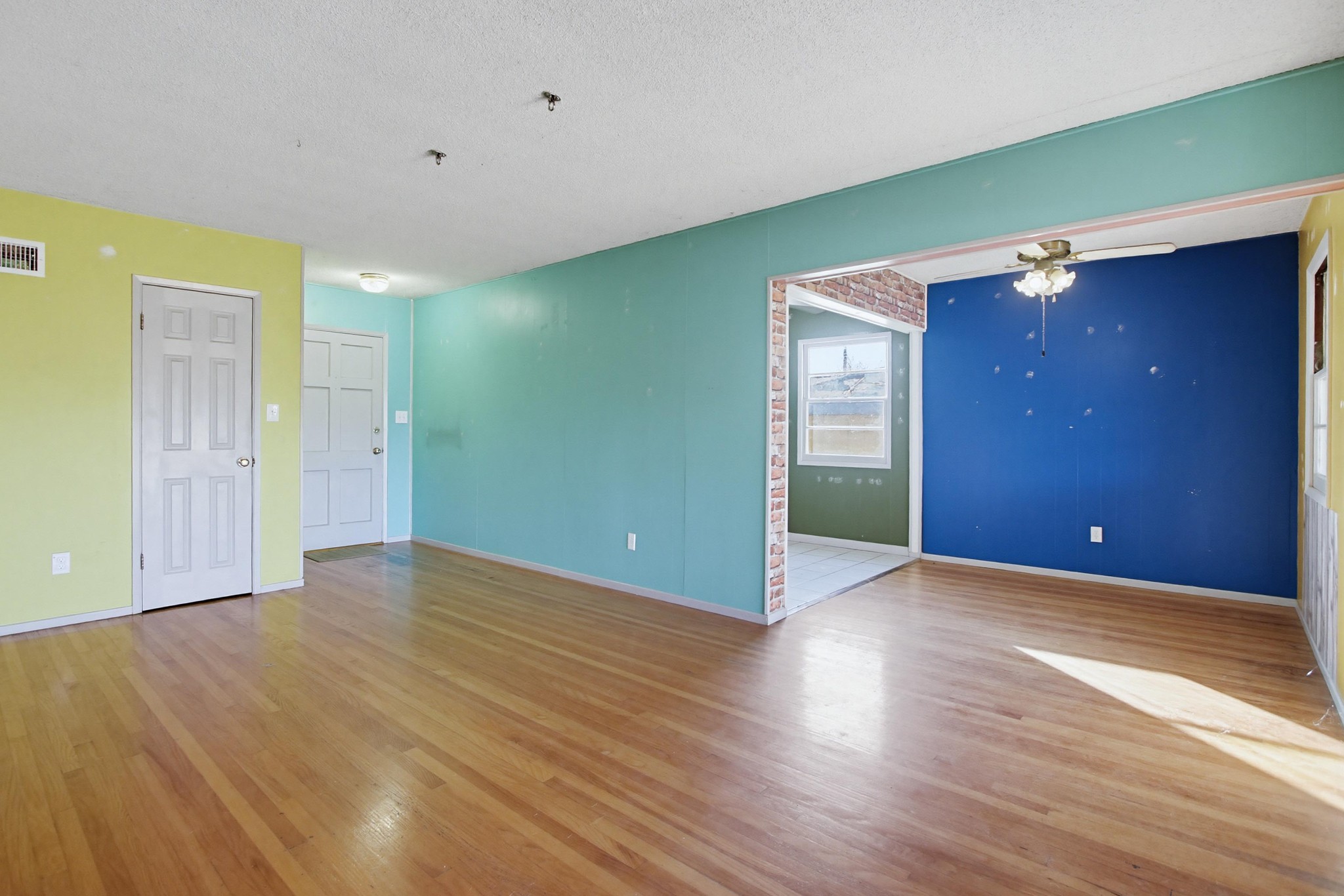 Virtual tour photo 9 of 65 for 5236 Lewison Ave