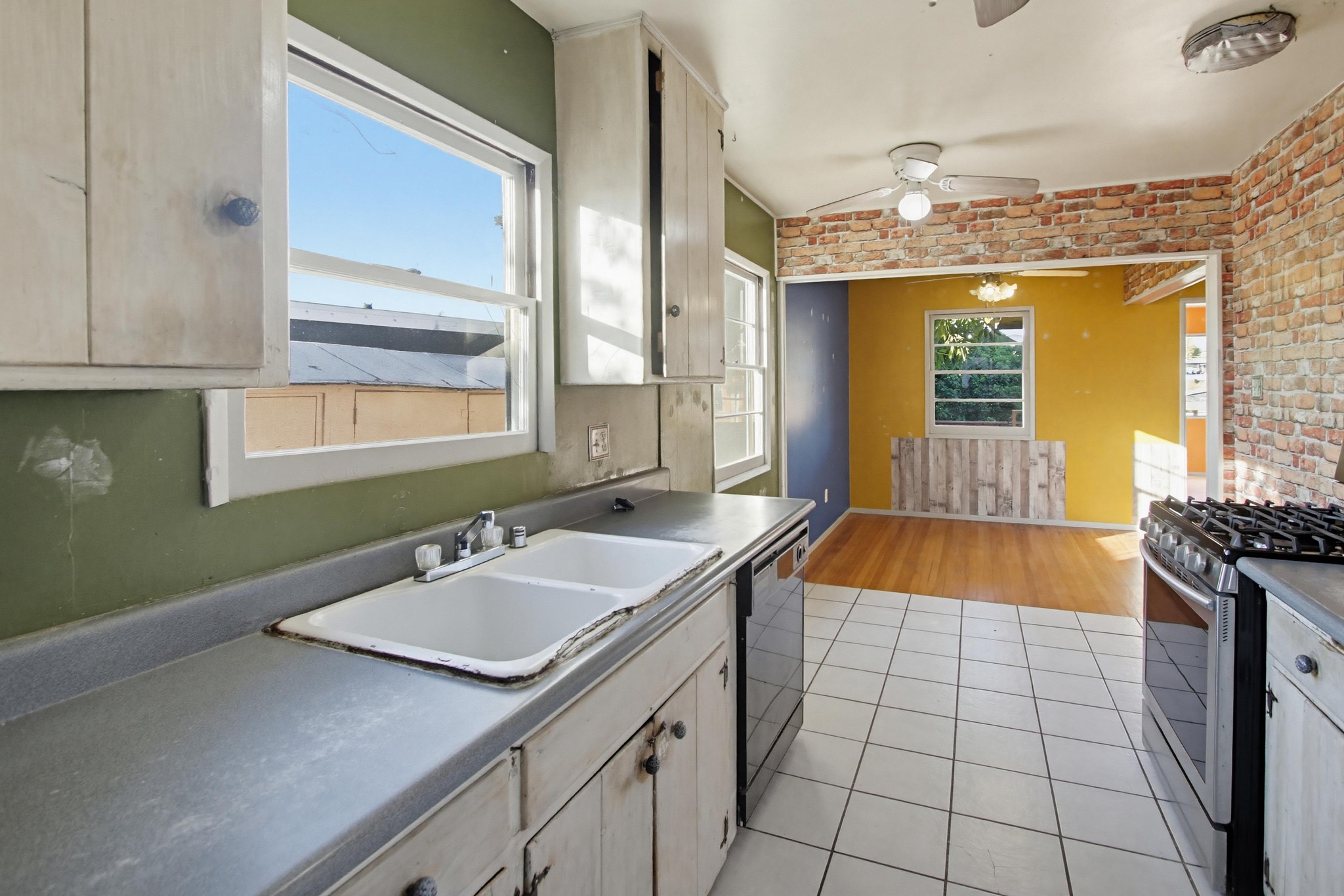 Virtual tour photo 23 of 65 for 5236 Lewison Ave