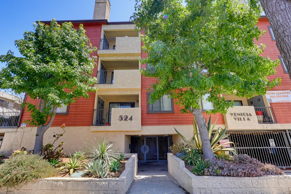 Virtual tour photo 1 of 57 for 524 Venice Way
