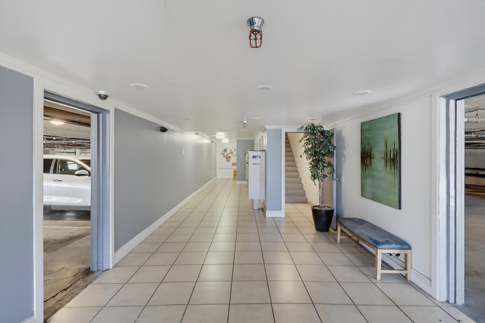 Virtual tour photo 6 of 57 for 524 Venice Way