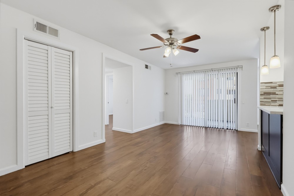 Virtual tour photo 10 of 57 for 524 Venice Way