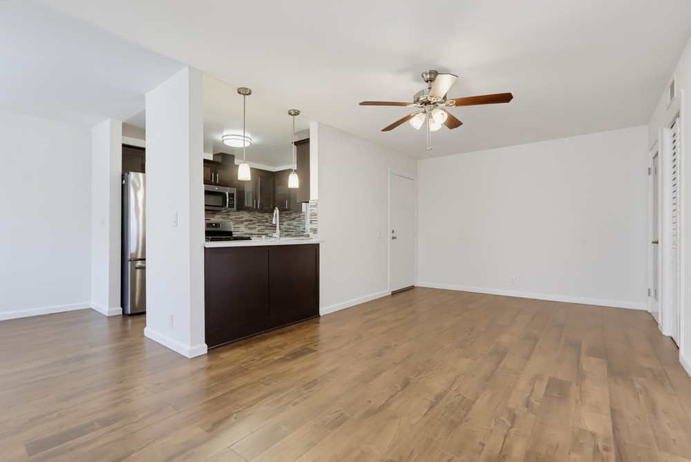 Virtual tour photo 14 of 57 for 524 Venice Way