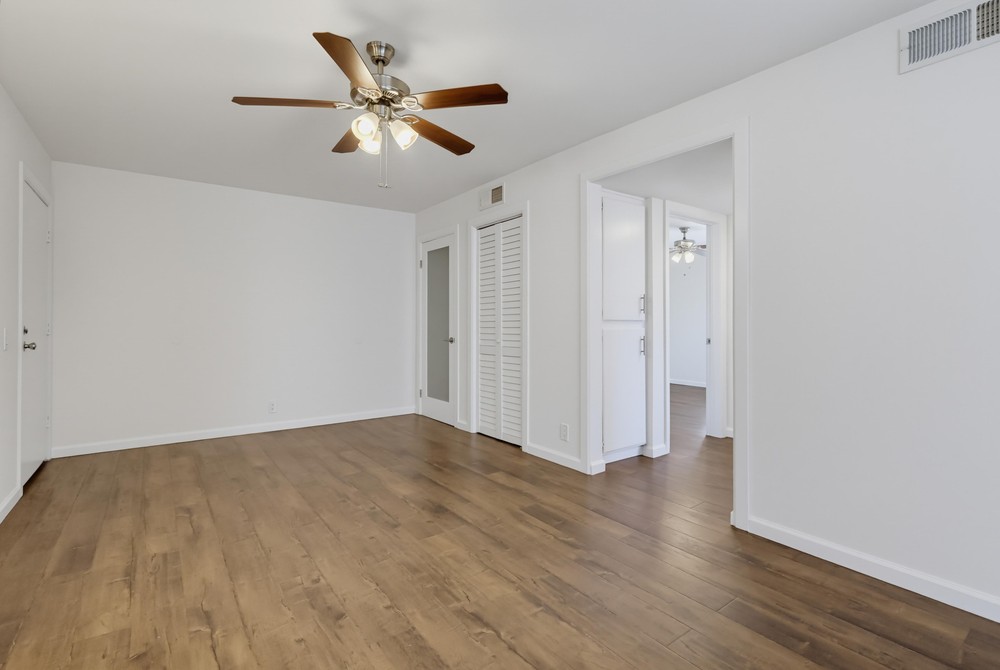 Virtual tour photo 16 of 57 for 524 Venice Way