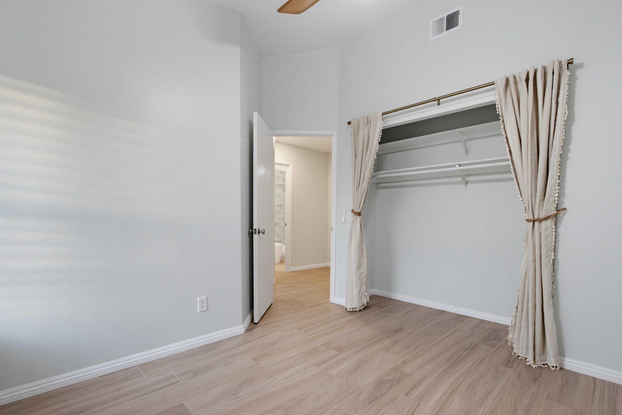 Virtual tour photo 33 of 68 for 5241 Mandarin Dr