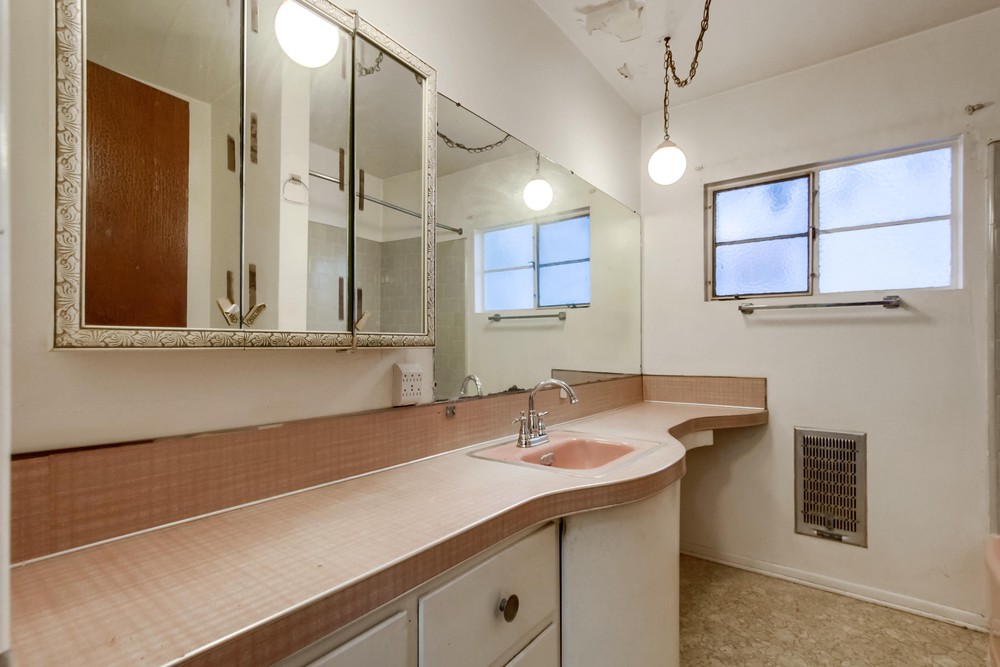 Virtual tour photo 17 of 34 for 5243 E Falls View Dr