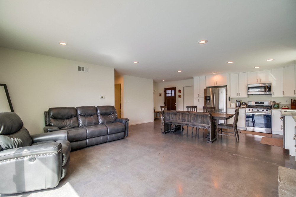 Virtual tour photo 12 of 32 for 5245 Northridge Ave