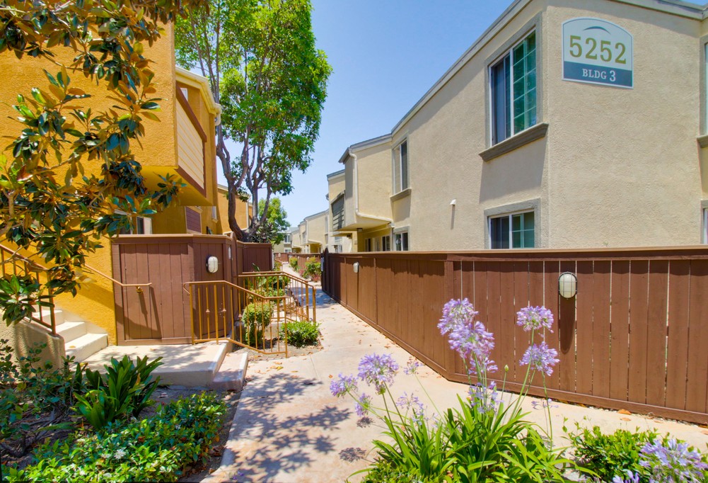 Virtual tour photo 3 of 30 for 5252 Balboa Arms Dr #228
