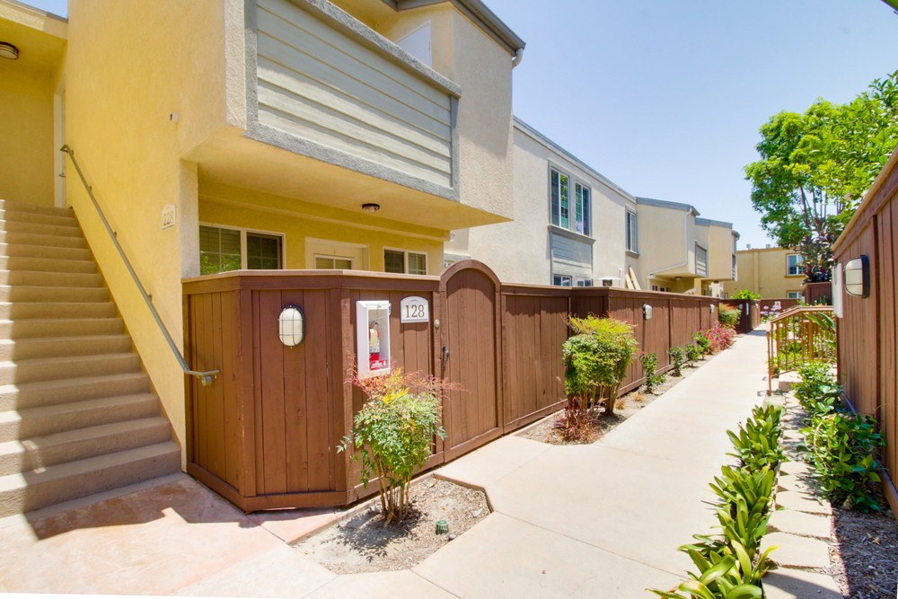 Virtual tour photo 4 of 30 for 5252 Balboa Arms Dr #228