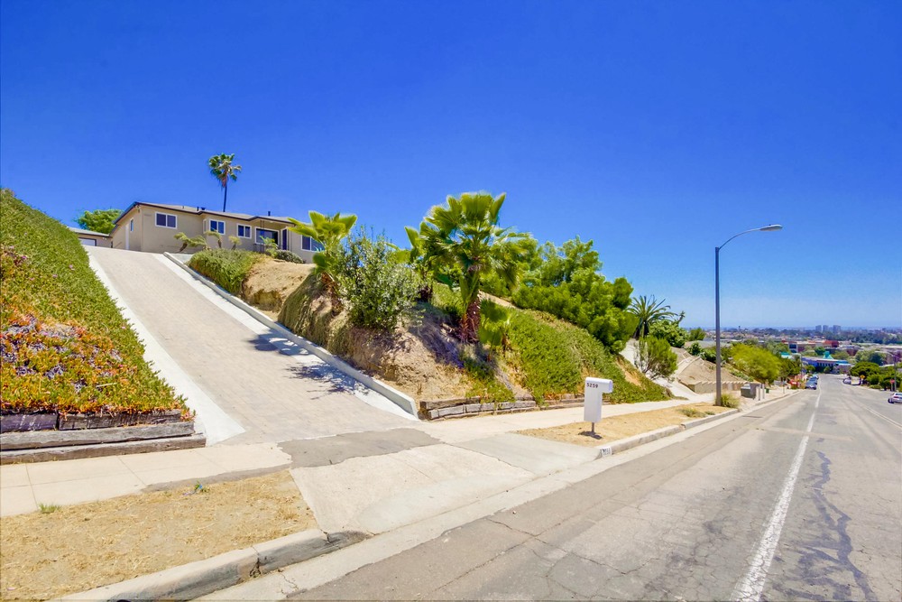 Virtual tour photo 3 of 43 for 5259 Roswell St