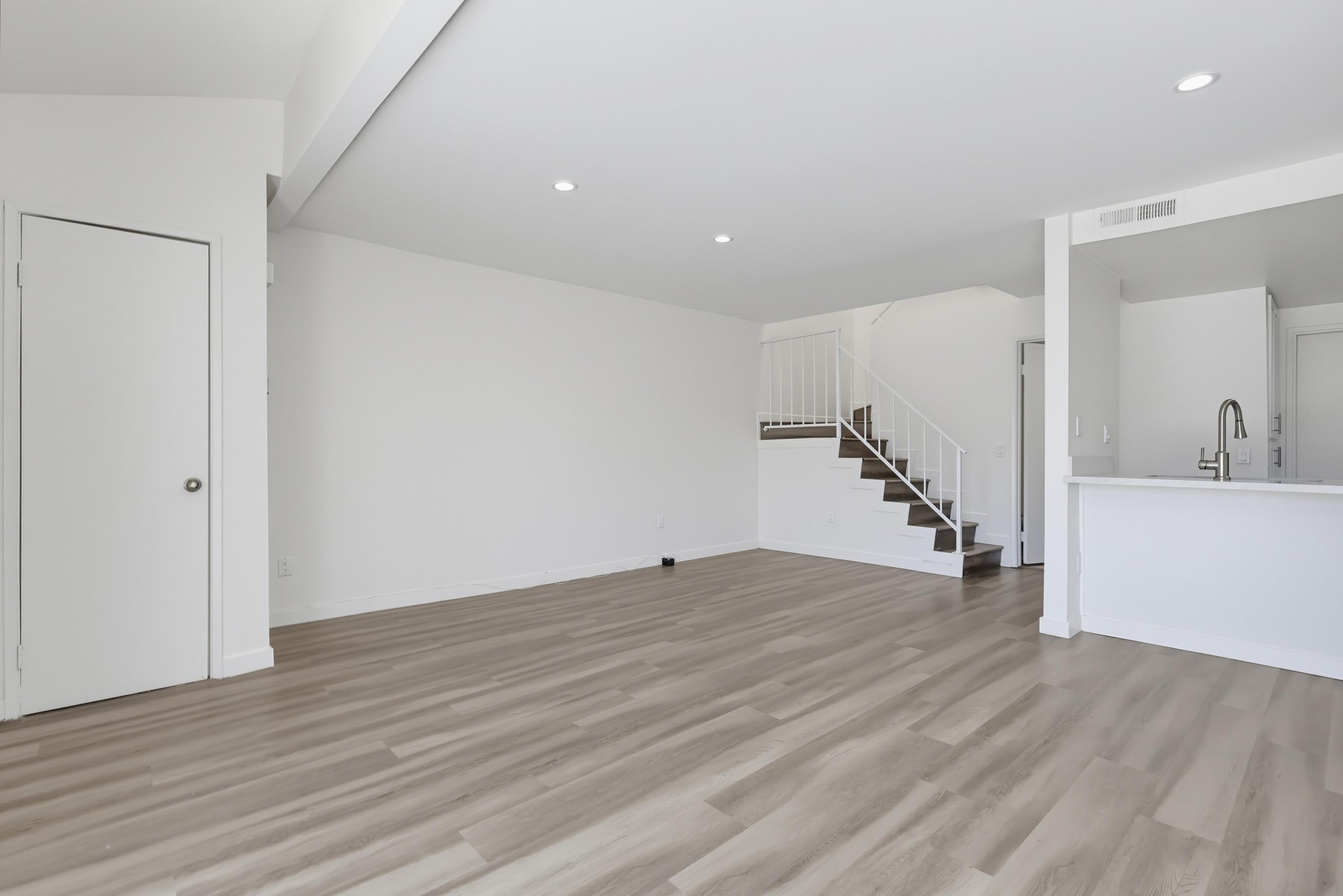 Virtual tour photo 16 of 69 for 5269 Colodny Dr Unit 7
