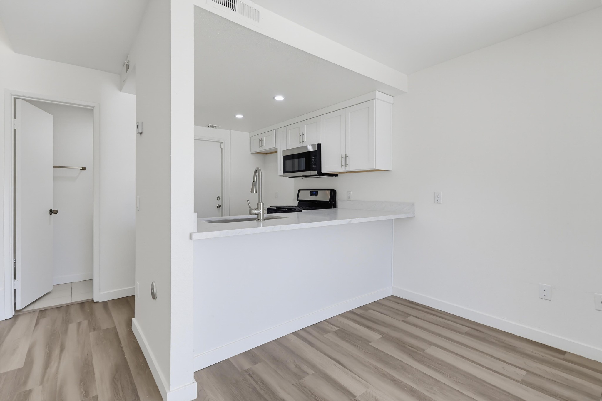 Virtual tour photo 18 of 69 for 5269 Colodny Dr Unit 7