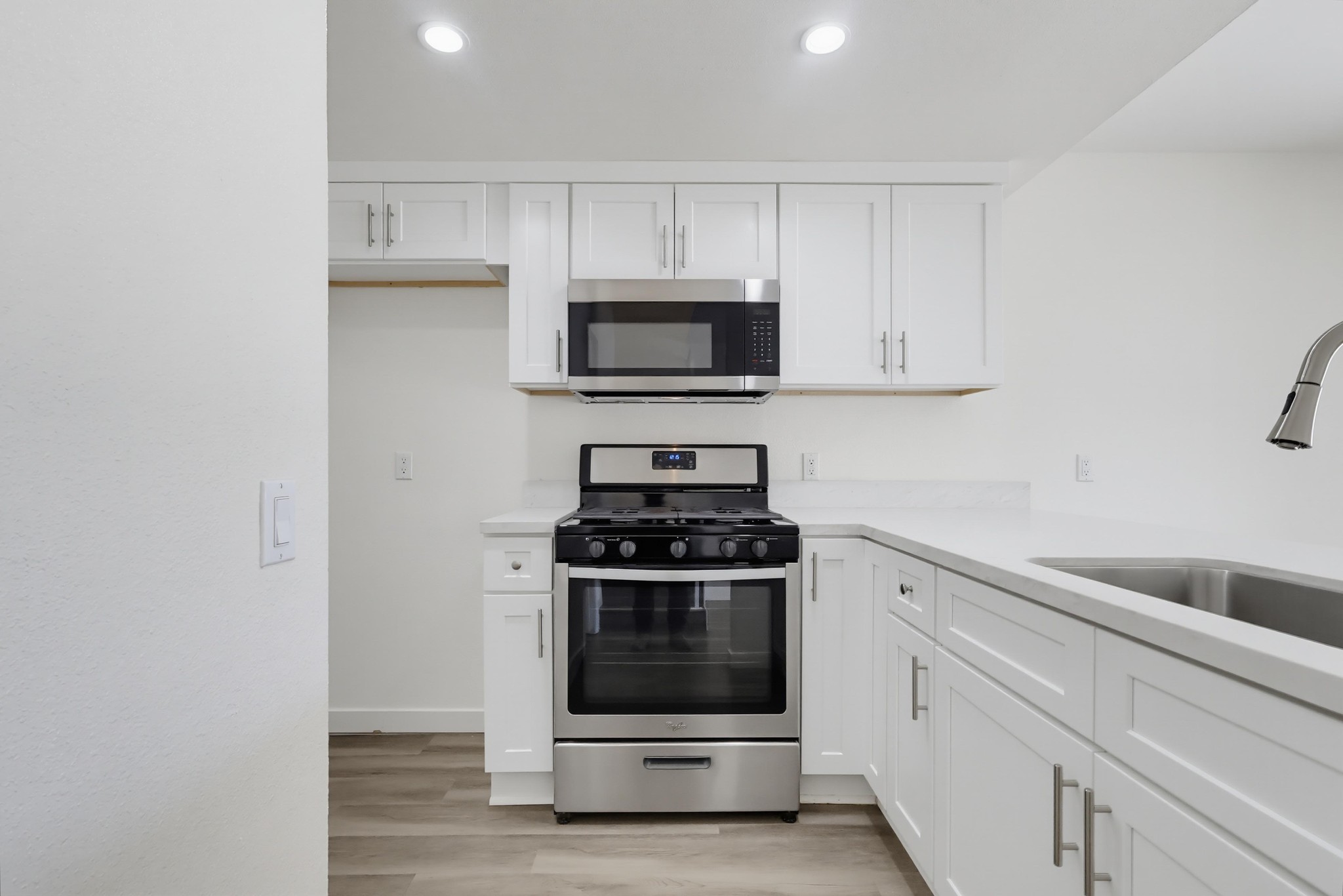 Virtual tour photo 21 of 69 for 5269 Colodny Dr Unit 7