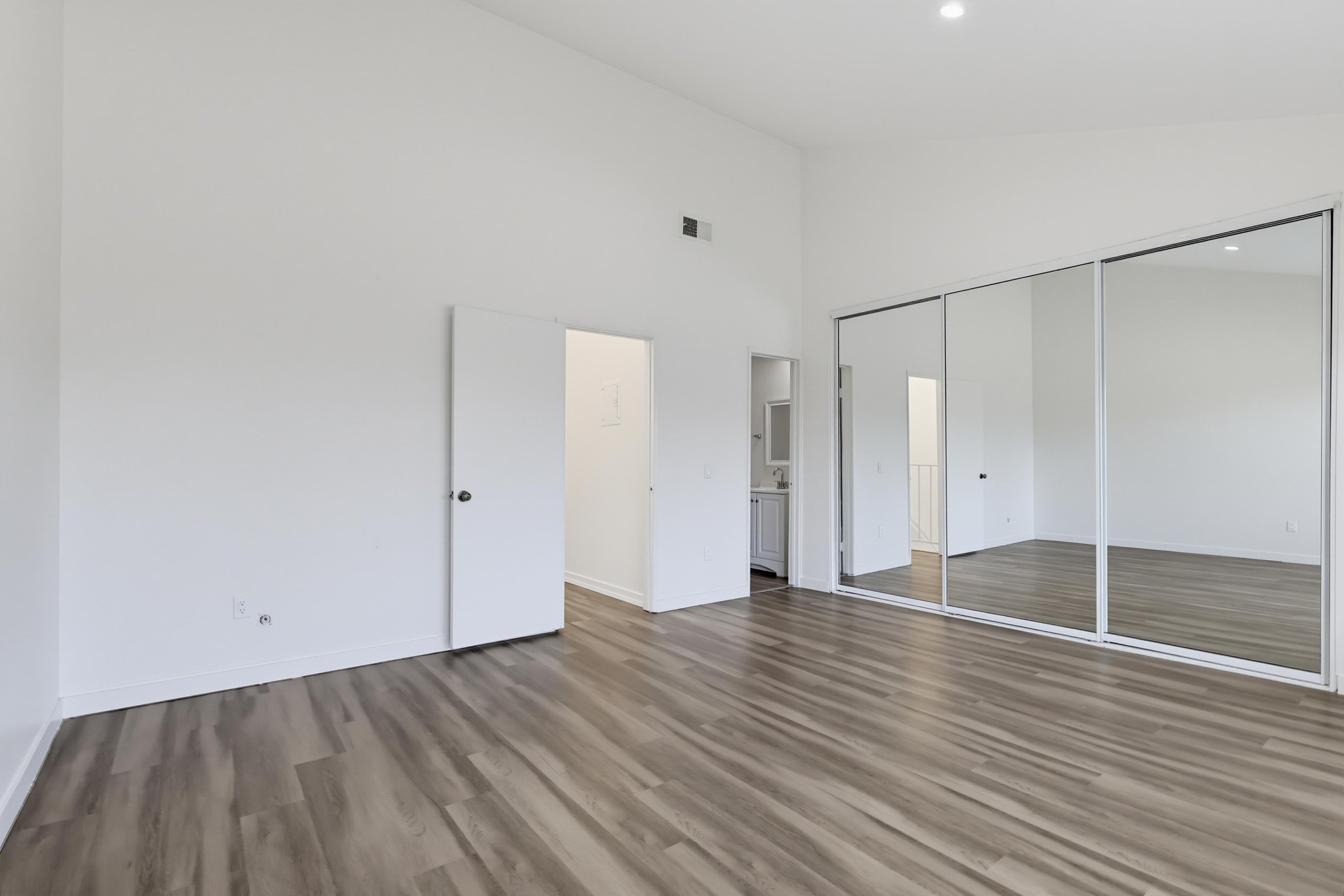 Virtual tour photo 35 of 69 for 5269 Colodny Dr Unit 7