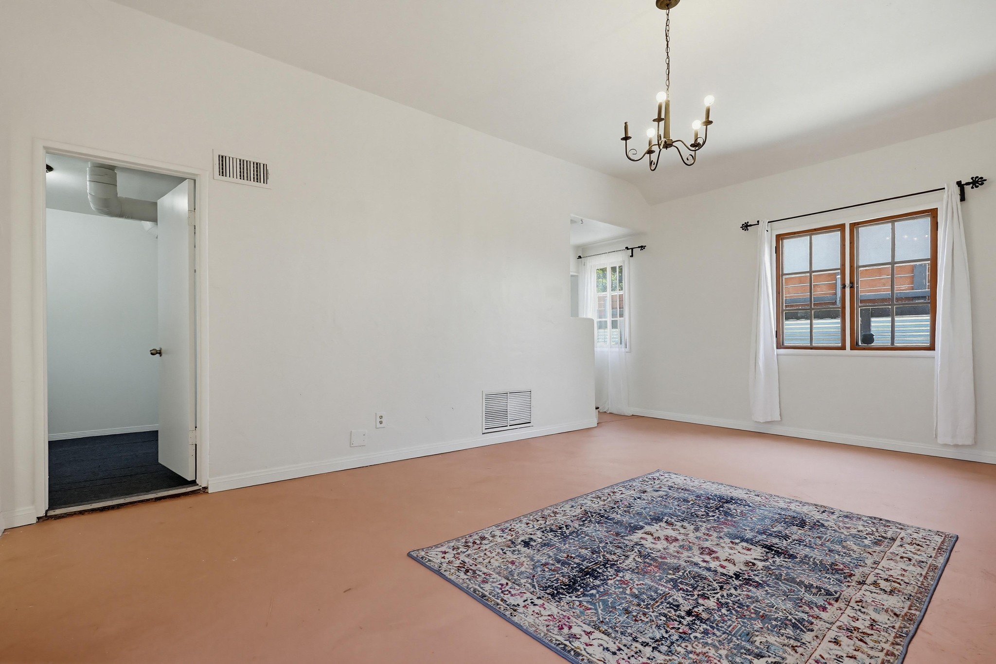 Virtual tour photo 9 of 47 for 527 K Ave