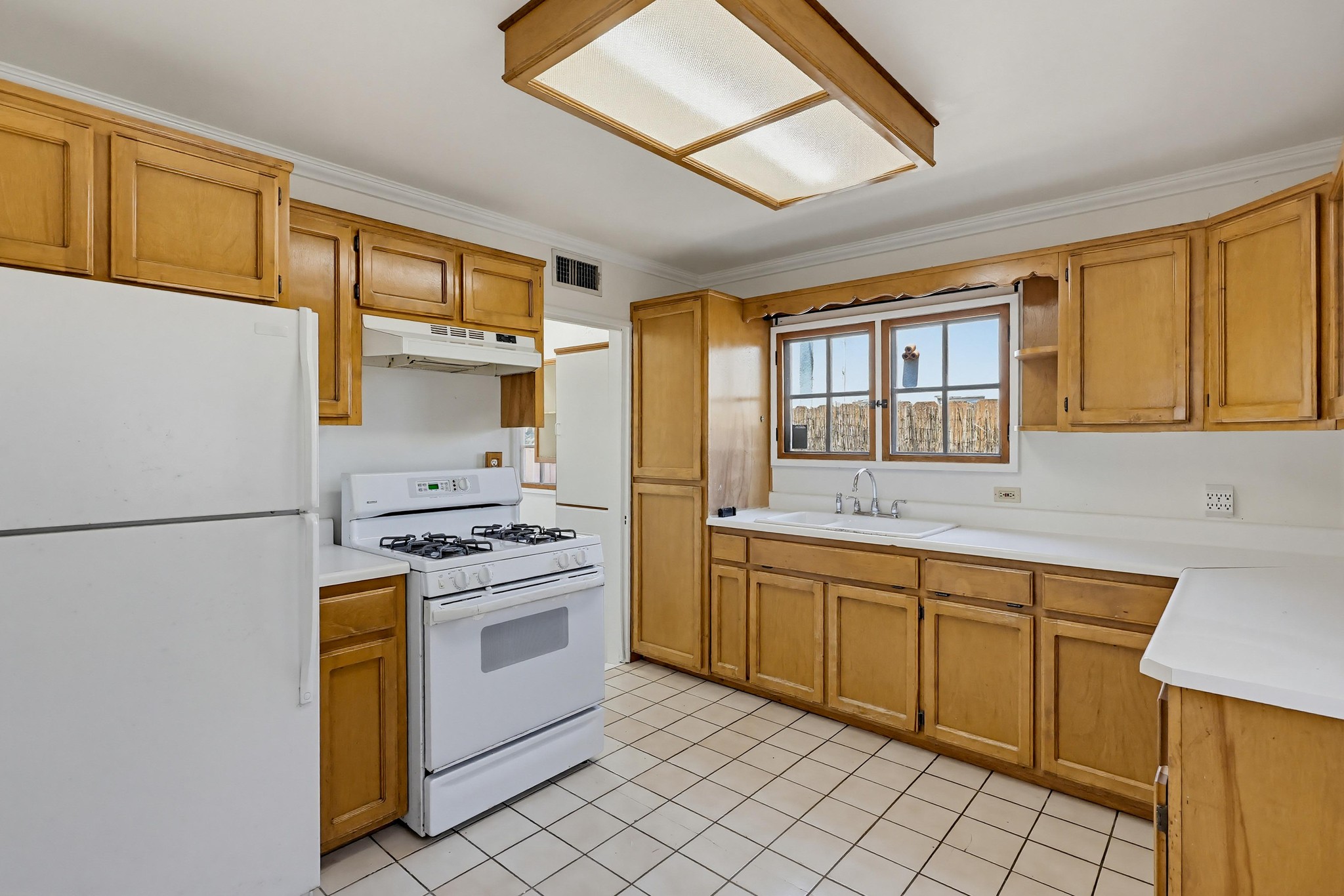 Virtual tour photo 14 of 47 for 527 K Ave