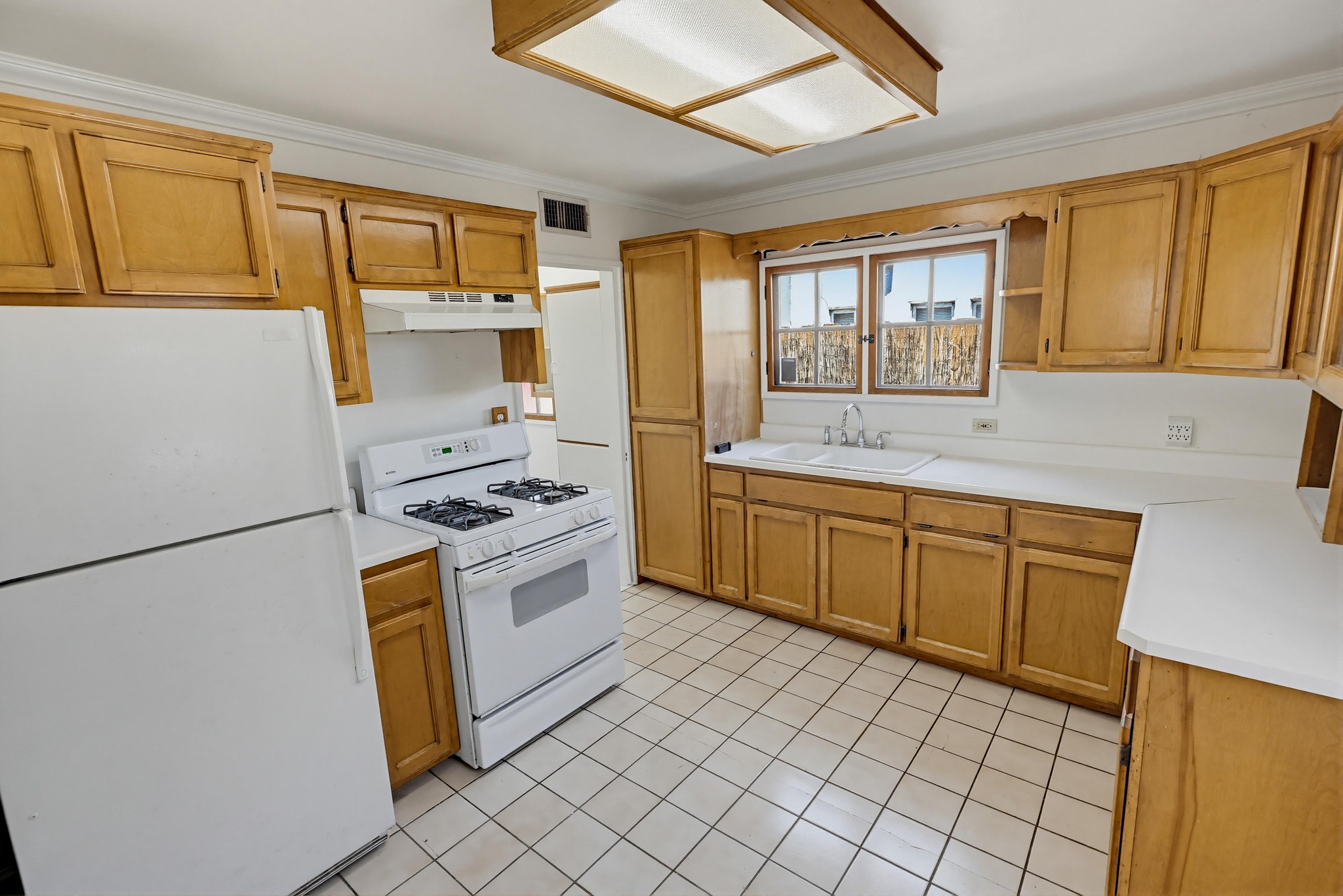 Virtual tour photo 15 of 47 for 527 K Ave