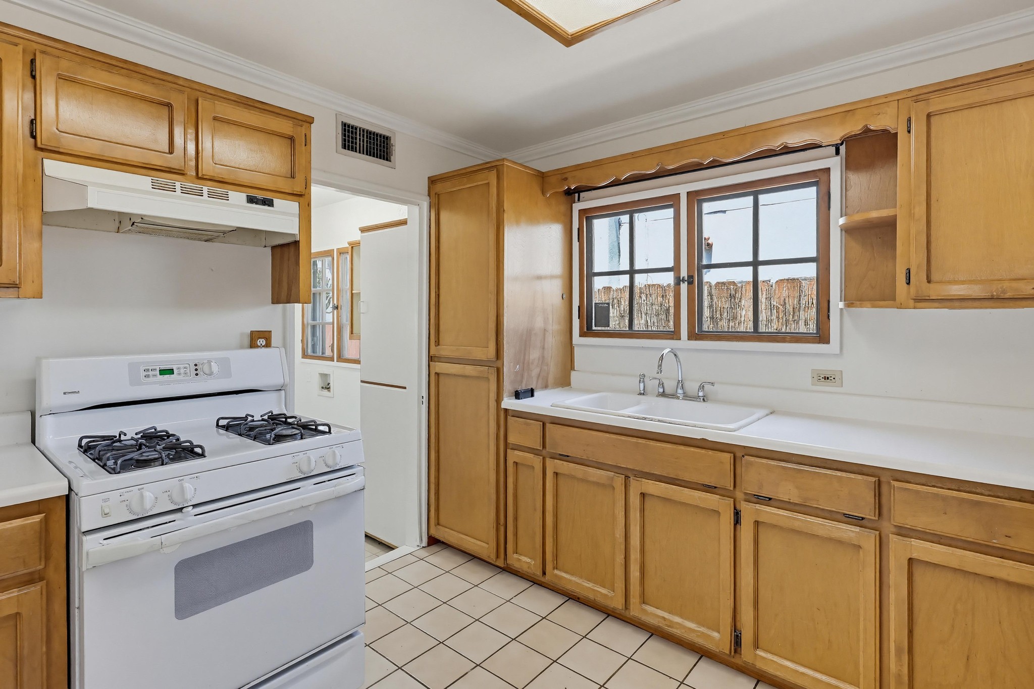 Virtual tour photo 16 of 47 for 527 K Ave