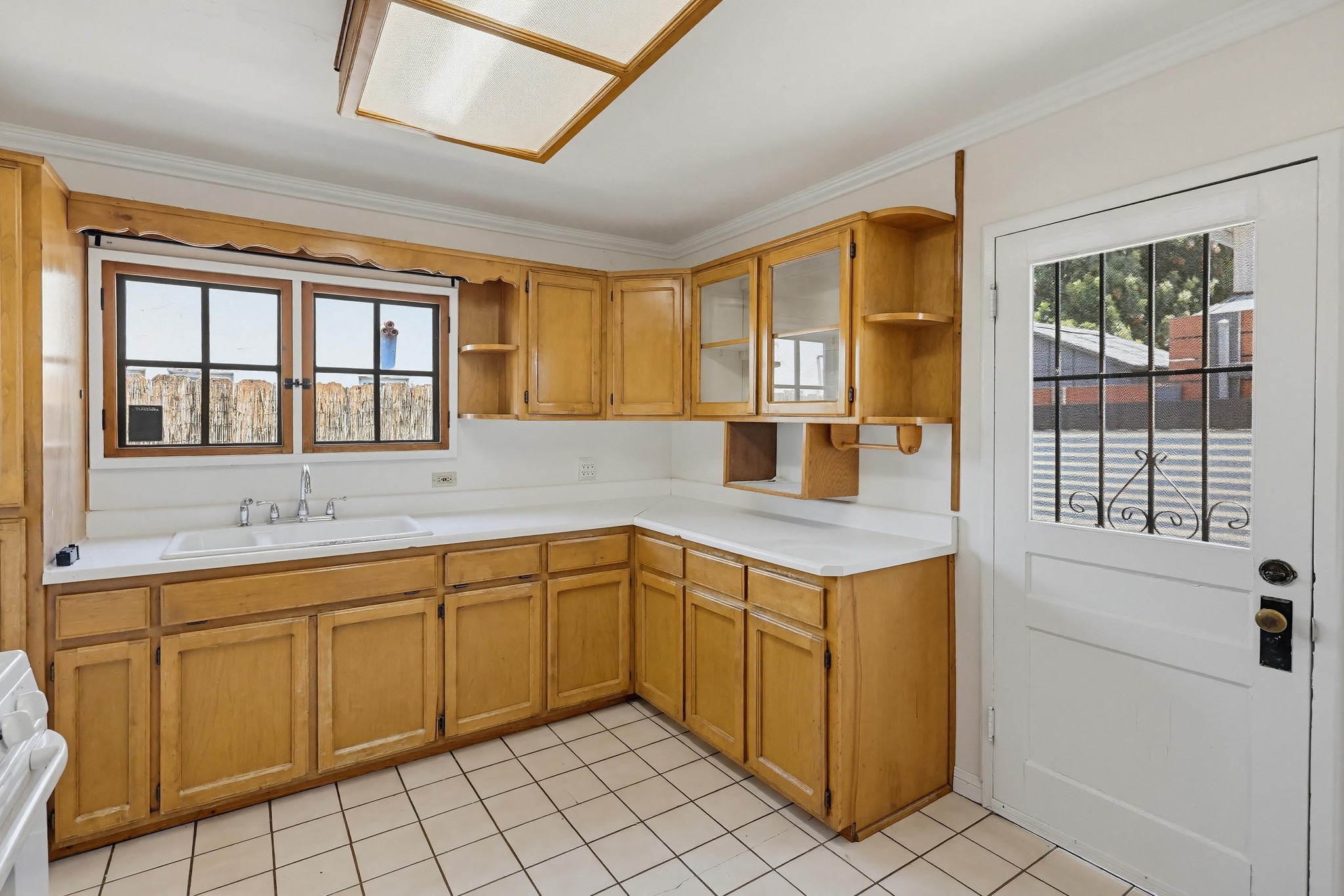 Virtual tour photo 18 of 47 for 527 K Ave