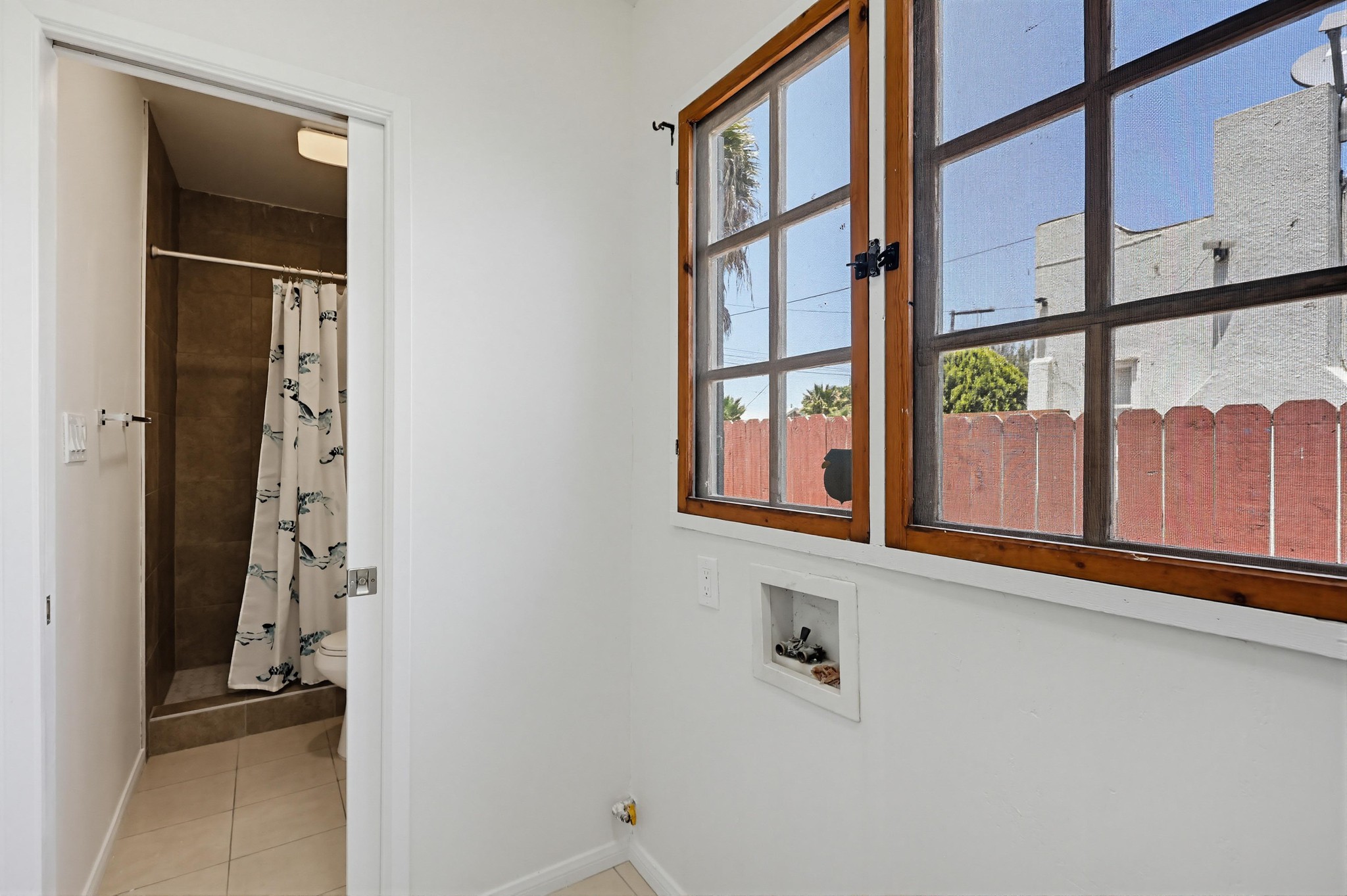 Virtual tour photo 22 of 47 for 527 K Ave