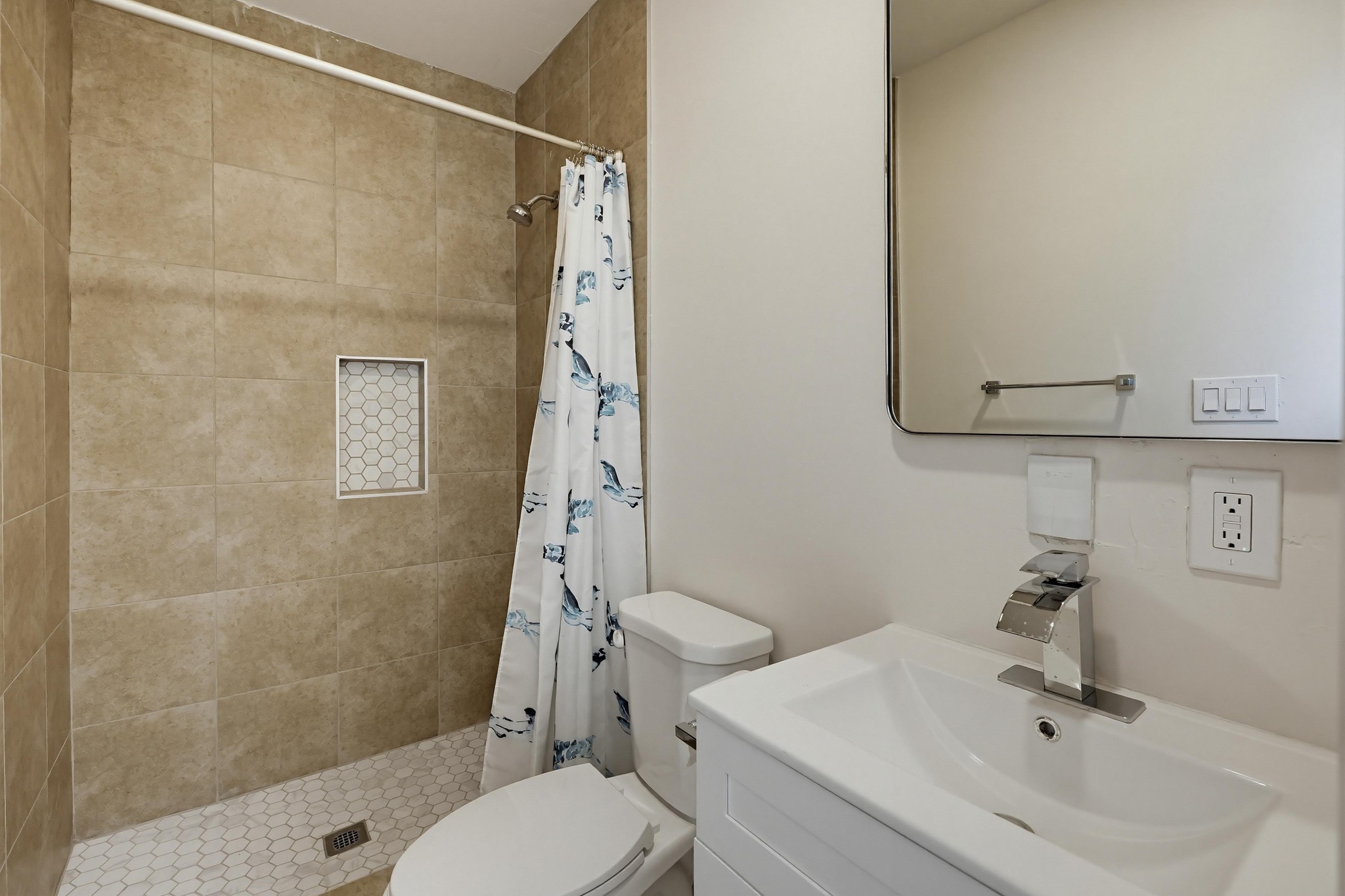 Virtual tour photo 23 of 47 for 527 K Ave