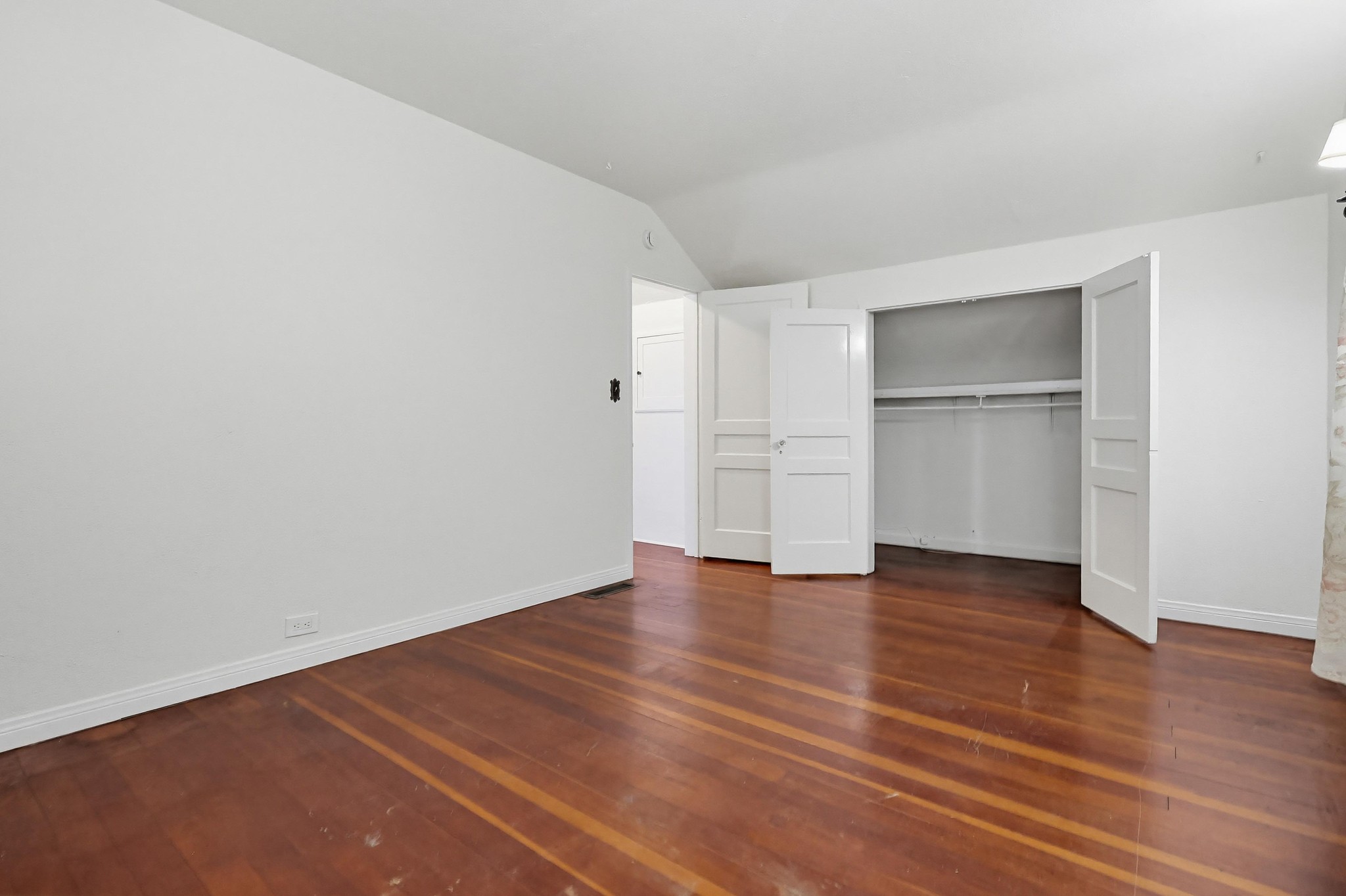 Virtual tour photo 26 of 47 for 527 K Ave