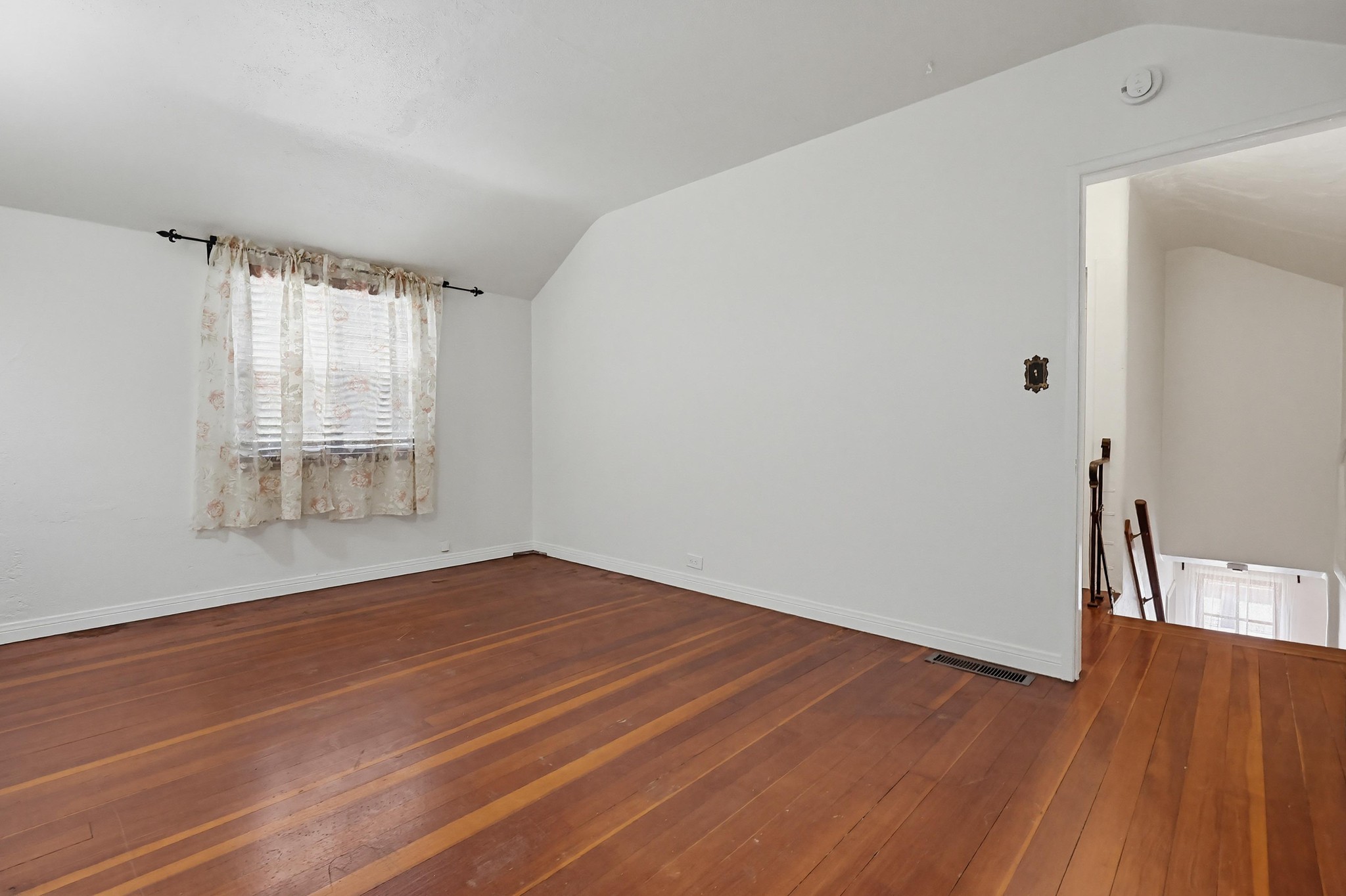 Virtual tour photo 27 of 47 for 527 K Ave