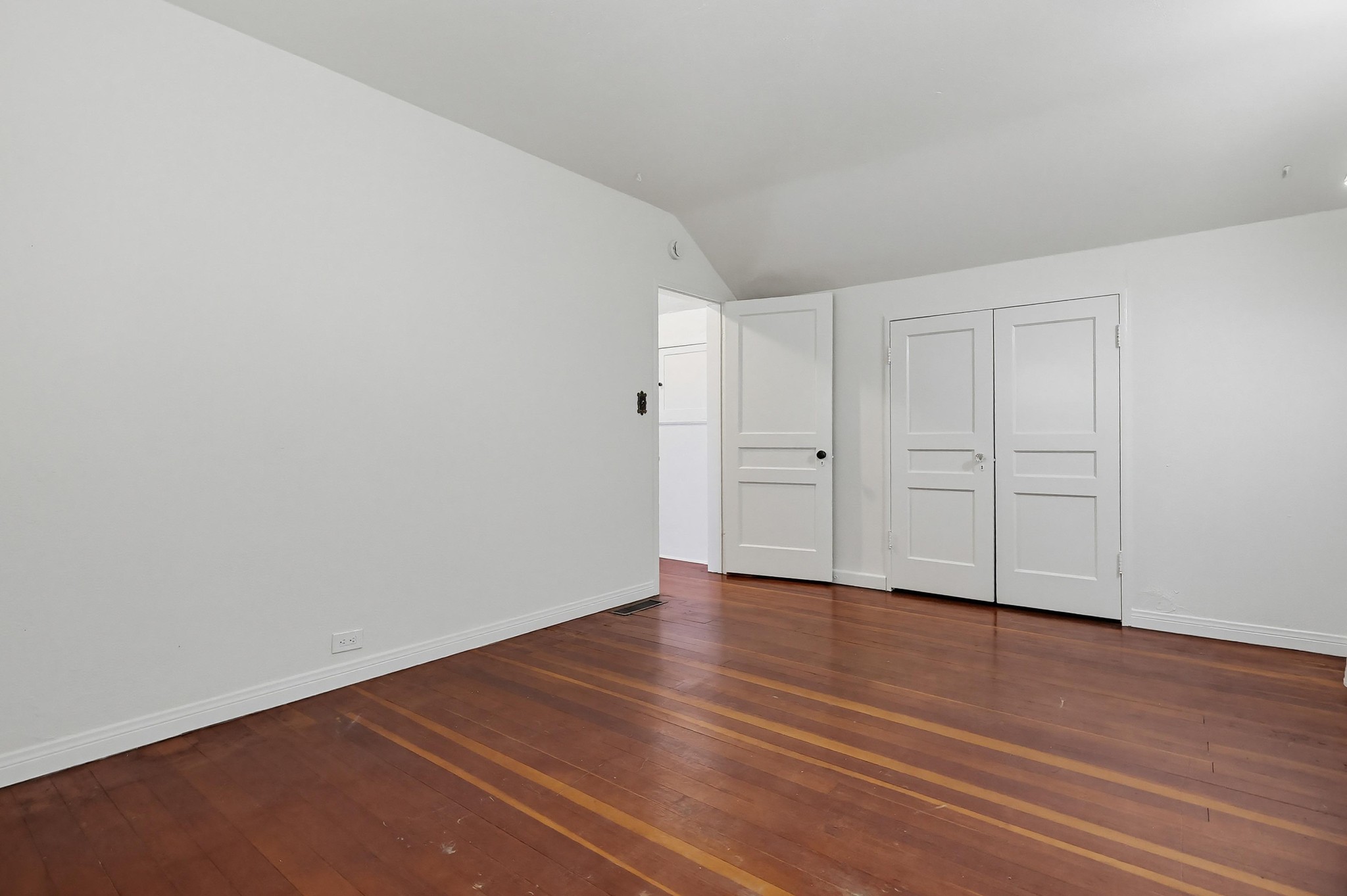 Virtual tour photo 28 of 47 for 527 K Ave