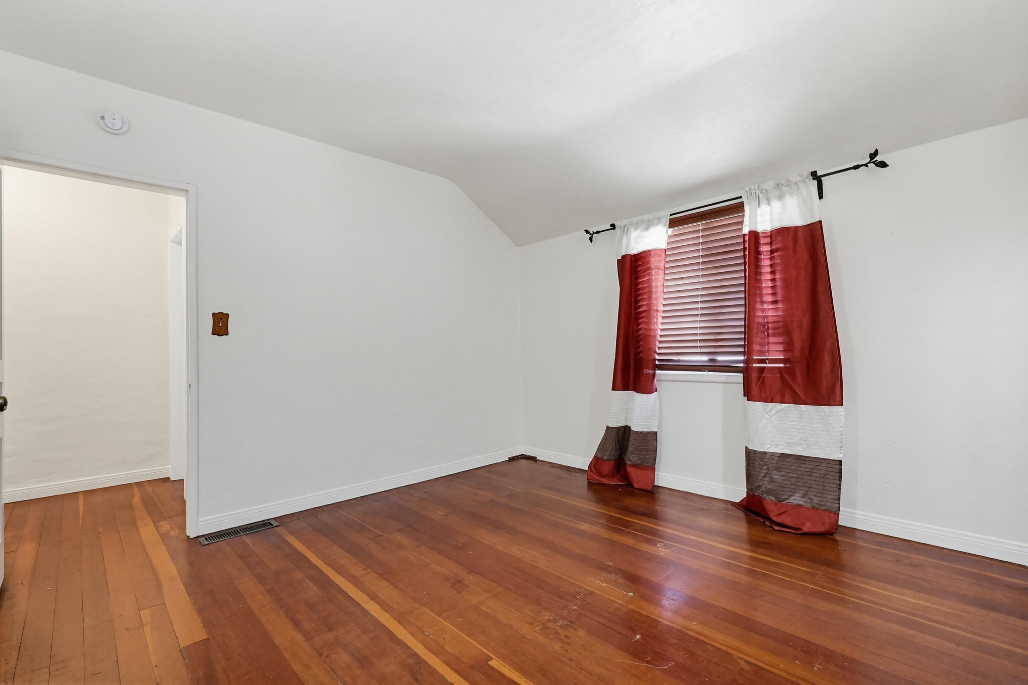 Virtual tour photo 33 of 47 for 527 K Ave