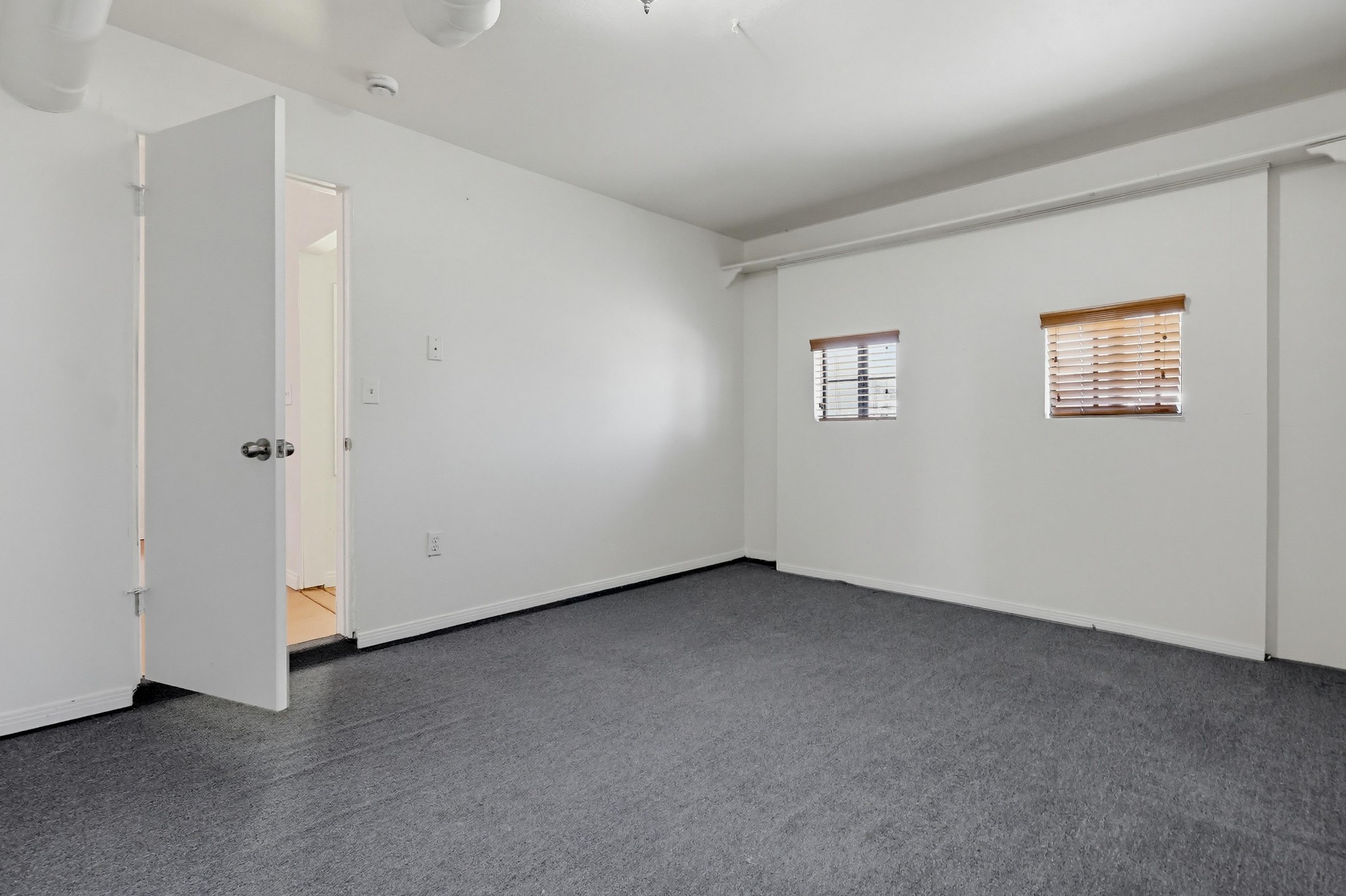 Virtual tour photo 38 of 47 for 527 K Ave