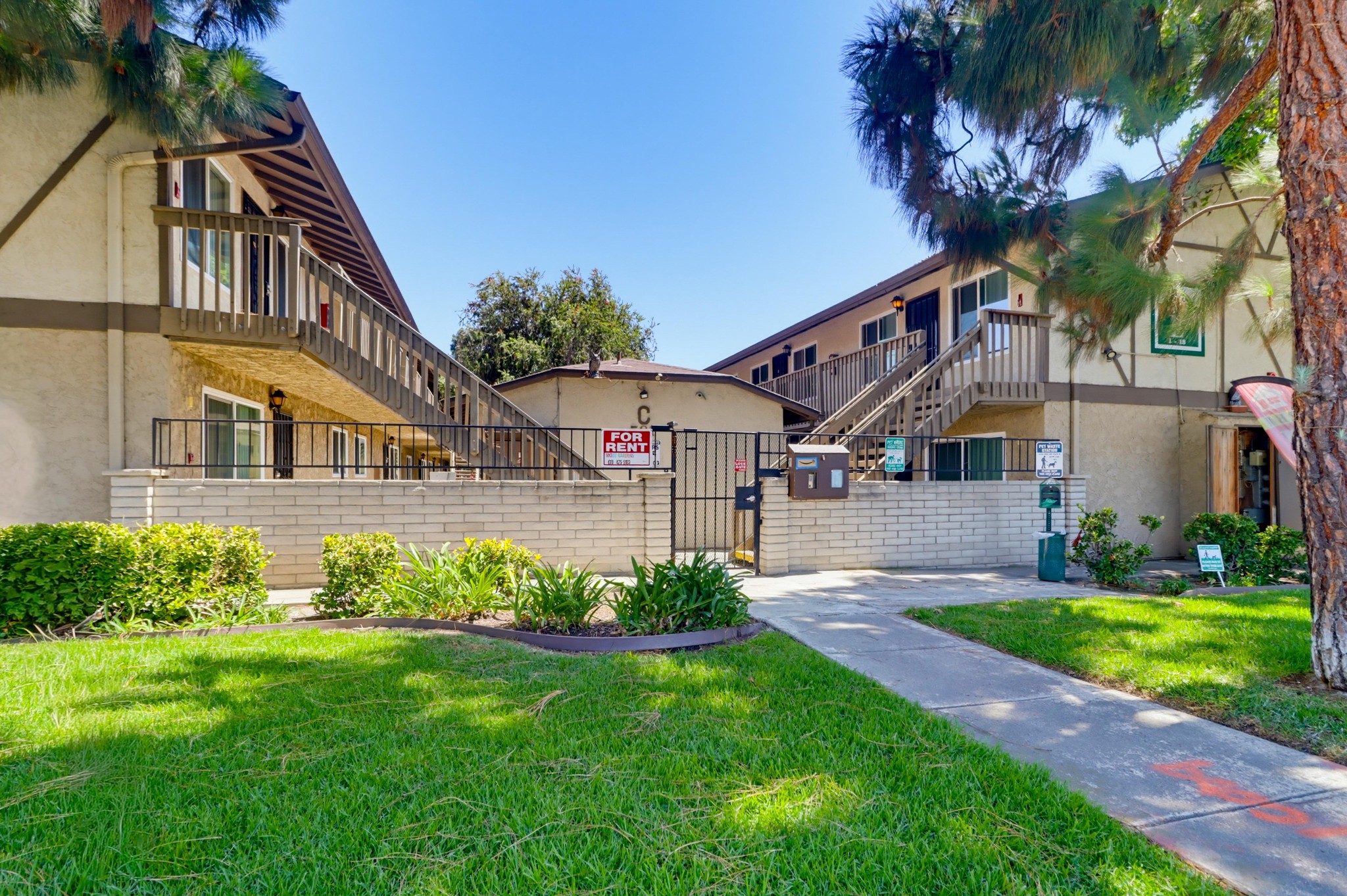 Virtual tour photo 3 of 28 for 527 Moss St