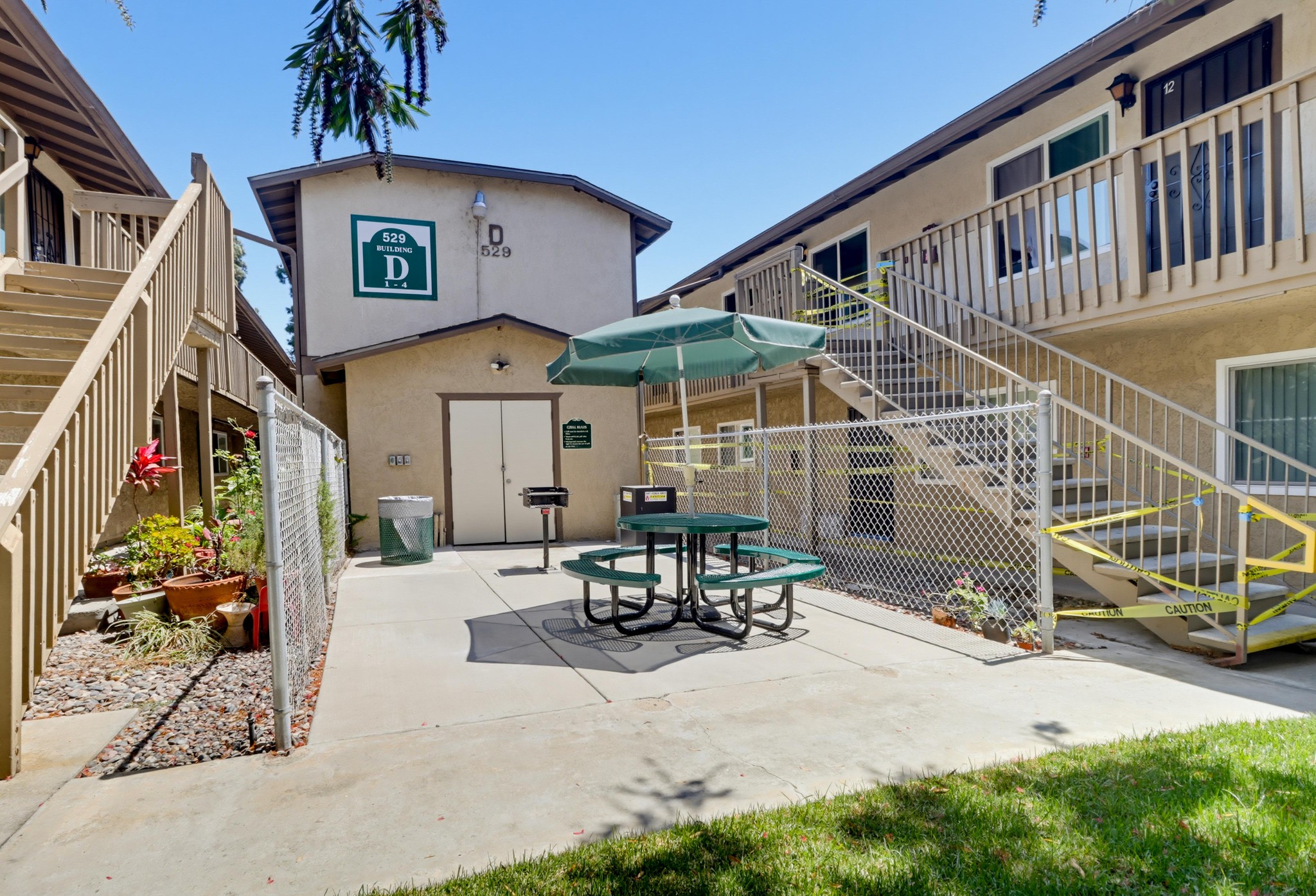 Virtual tour photo 5 of 28 for 527 Moss St