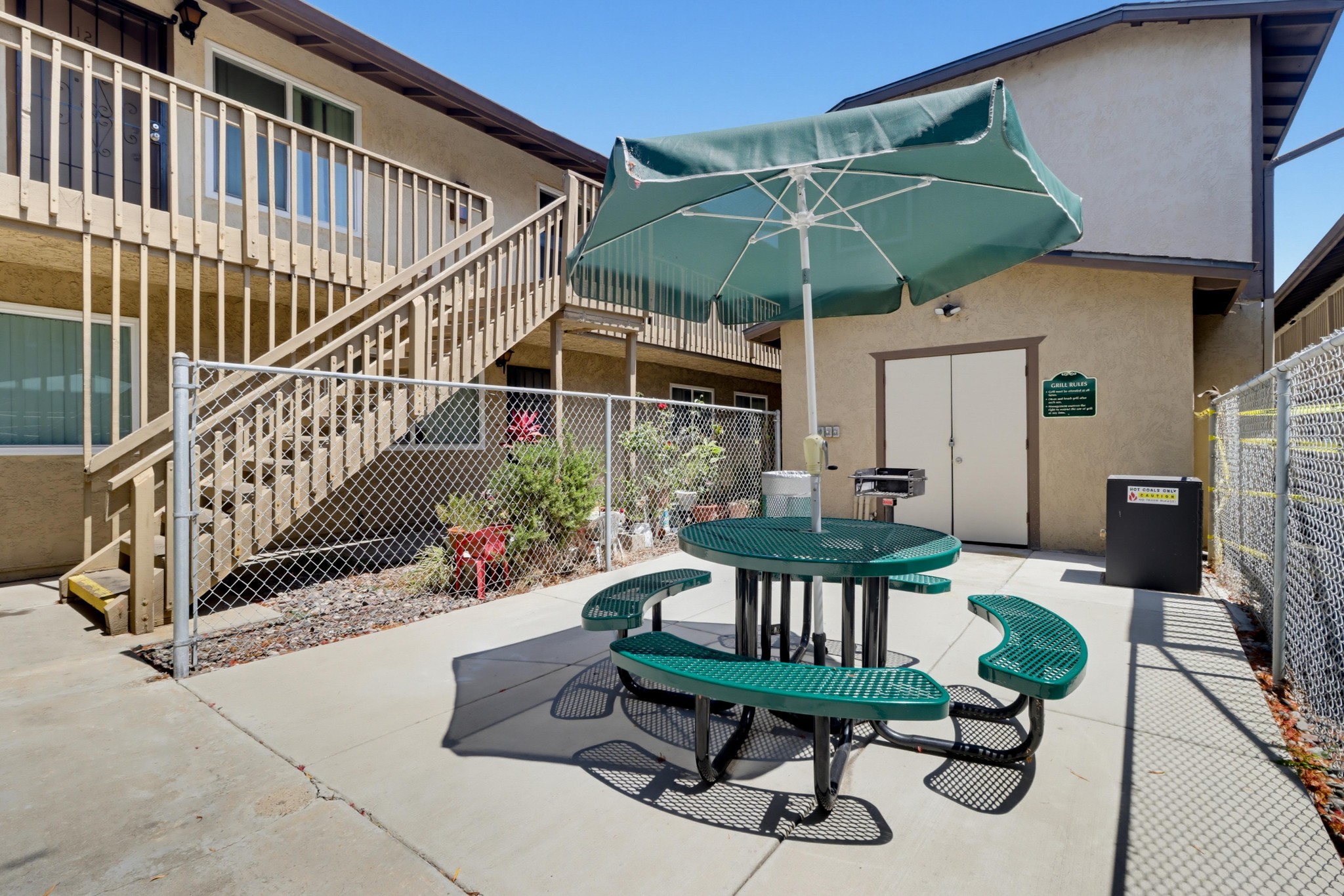 Virtual tour photo 6 of 28 for 527 Moss St
