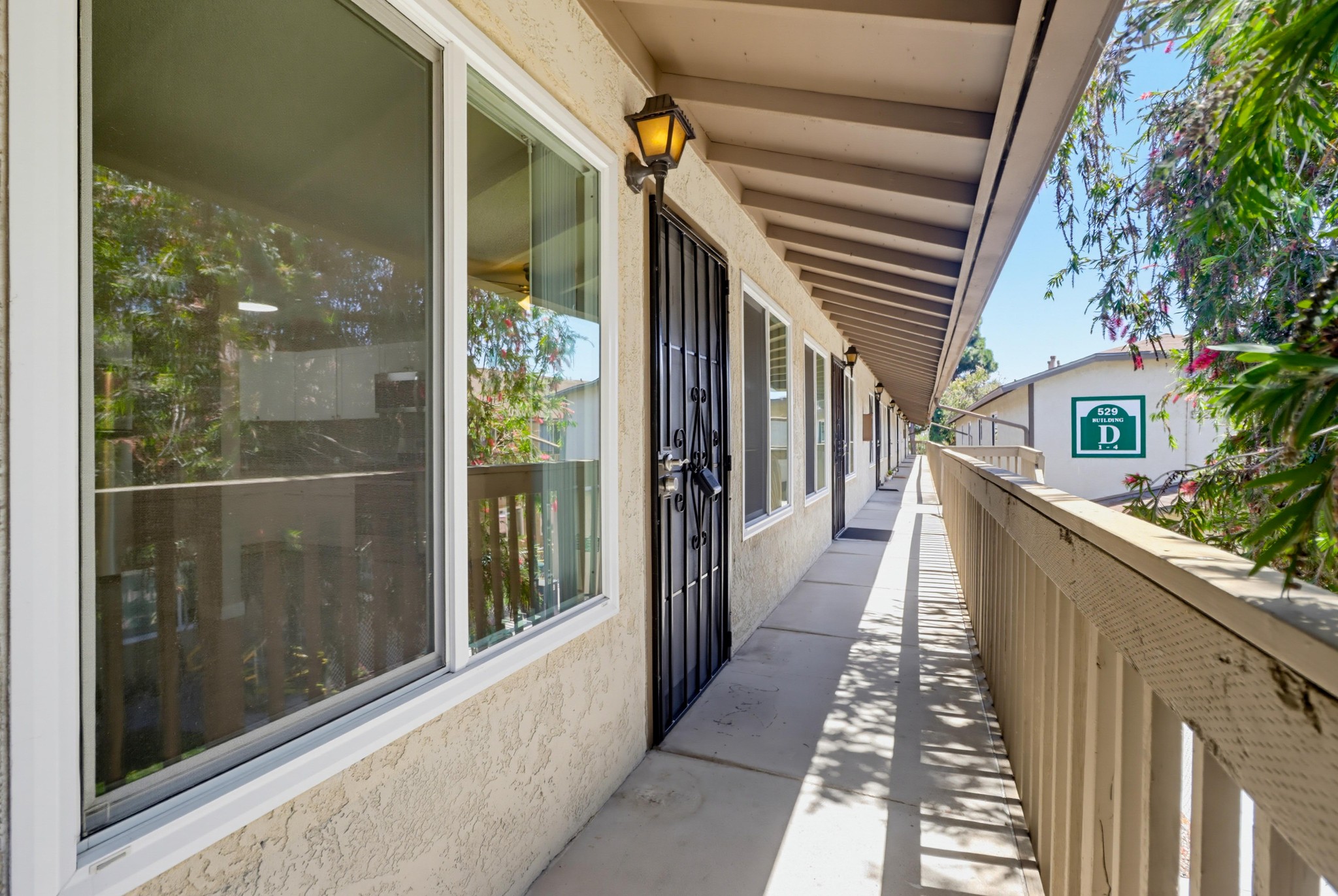 Virtual tour photo 8 of 28 for 527 Moss St