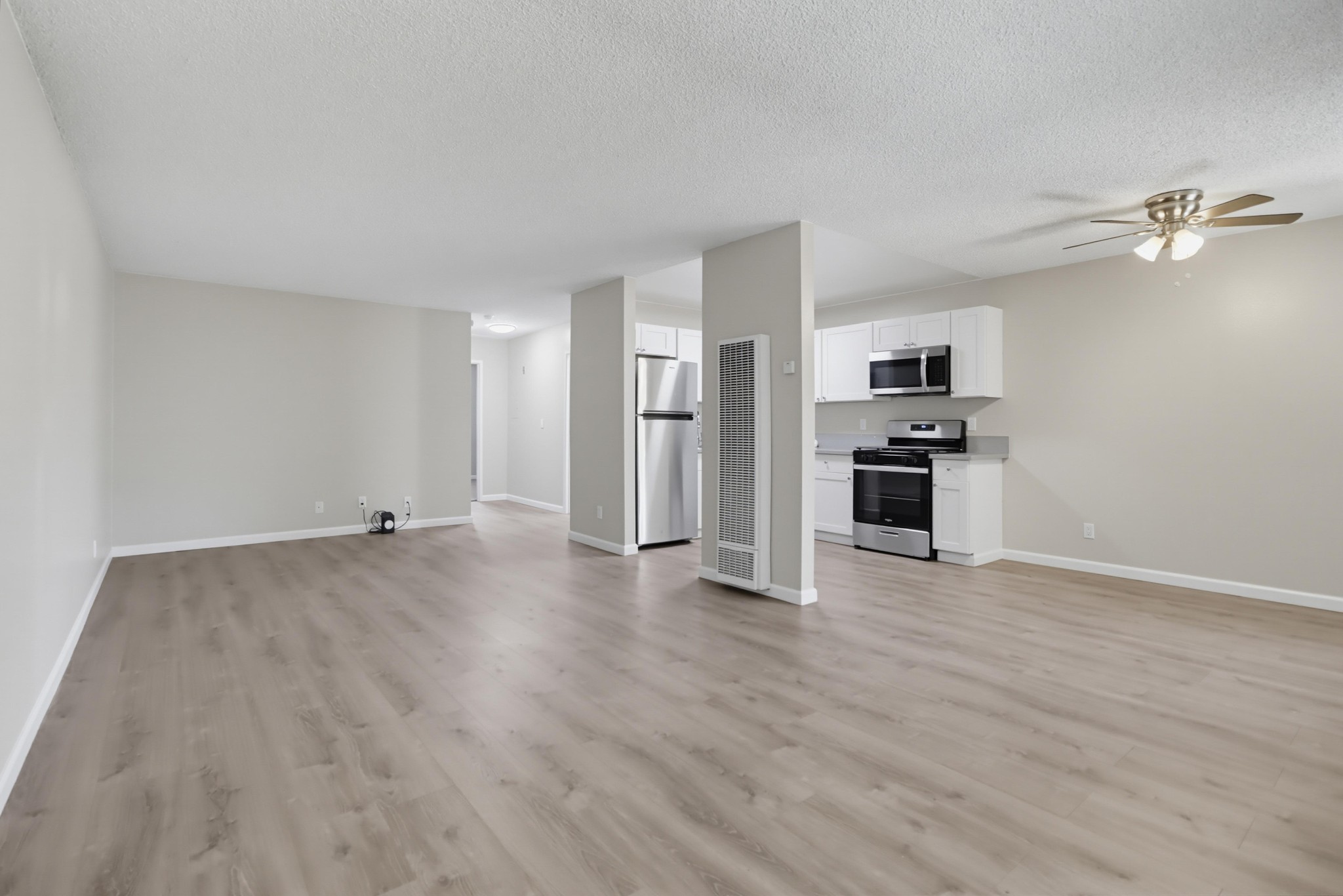 Virtual tour photo 9 of 28 for 527 Moss St