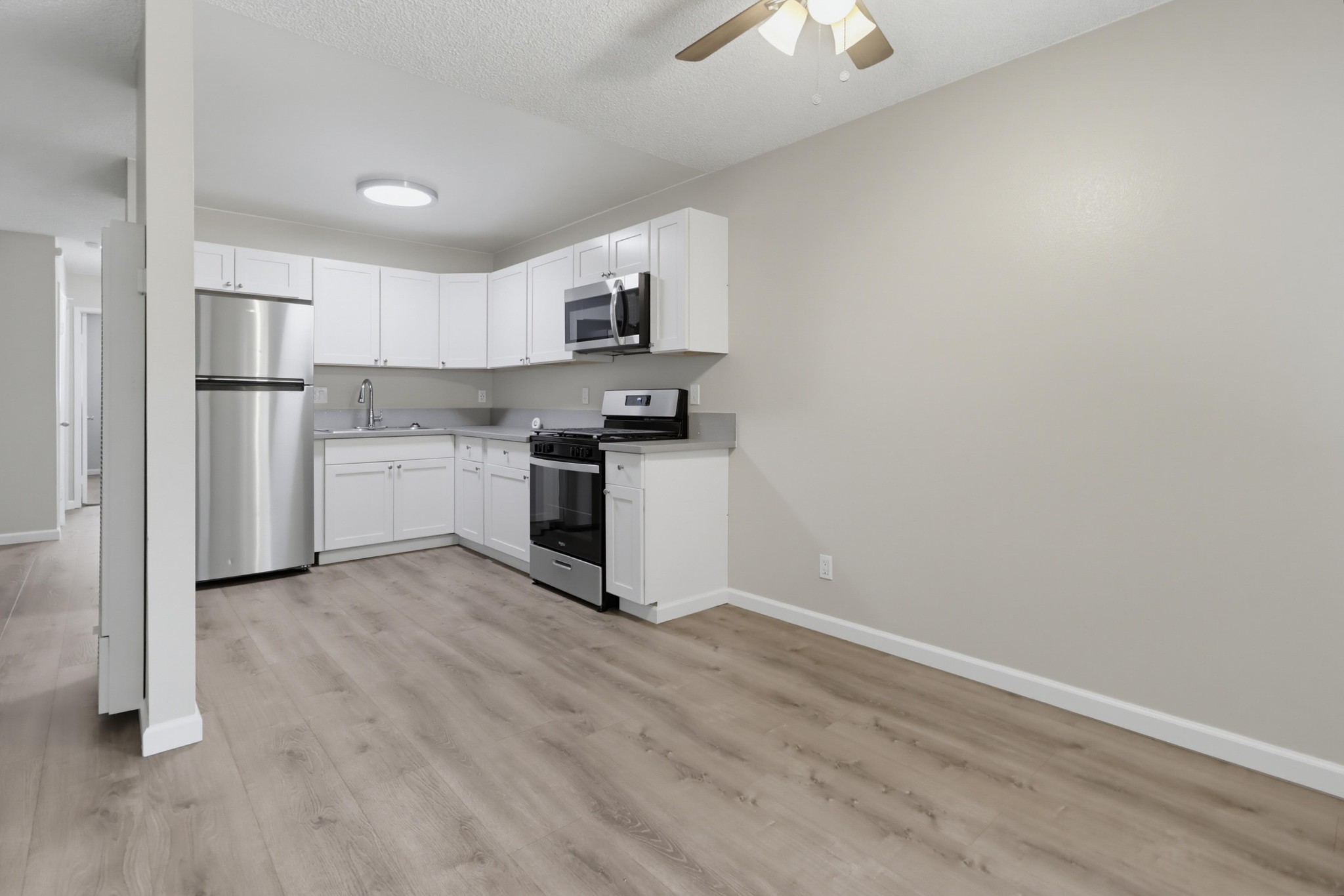 Virtual tour photo 10 of 28 for 527 Moss St