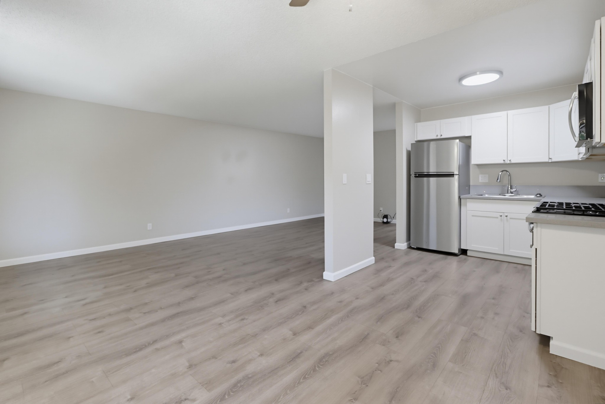 Virtual tour photo 11 of 28 for 527 Moss St
