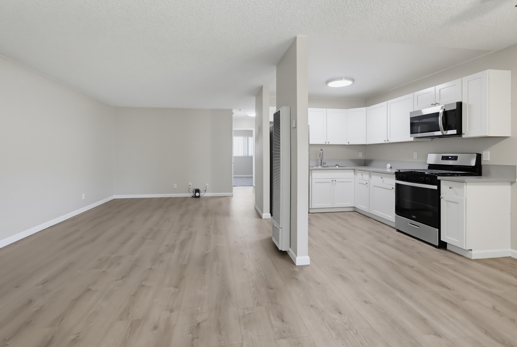 Virtual tour photo 12 of 28 for 527 Moss St